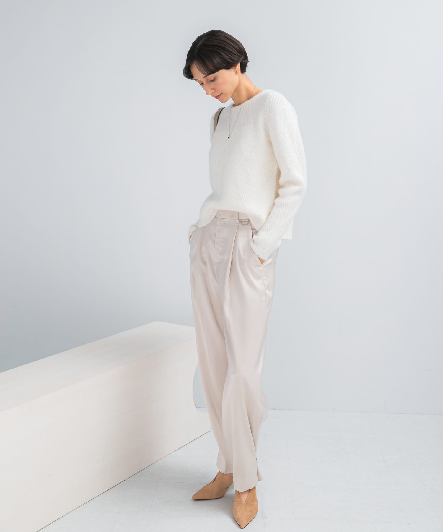 OFF WHITE