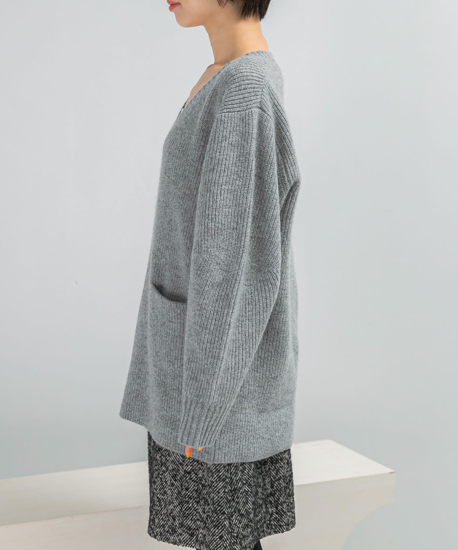 GRAY
