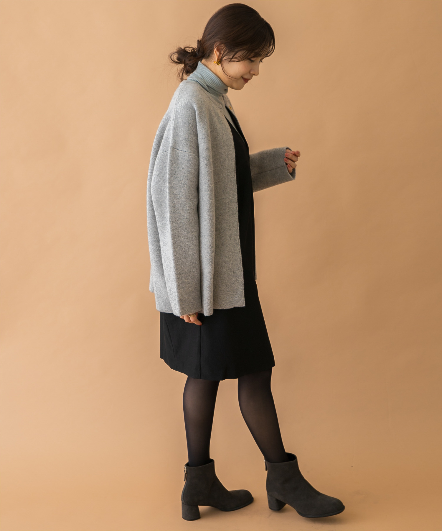 GRAY