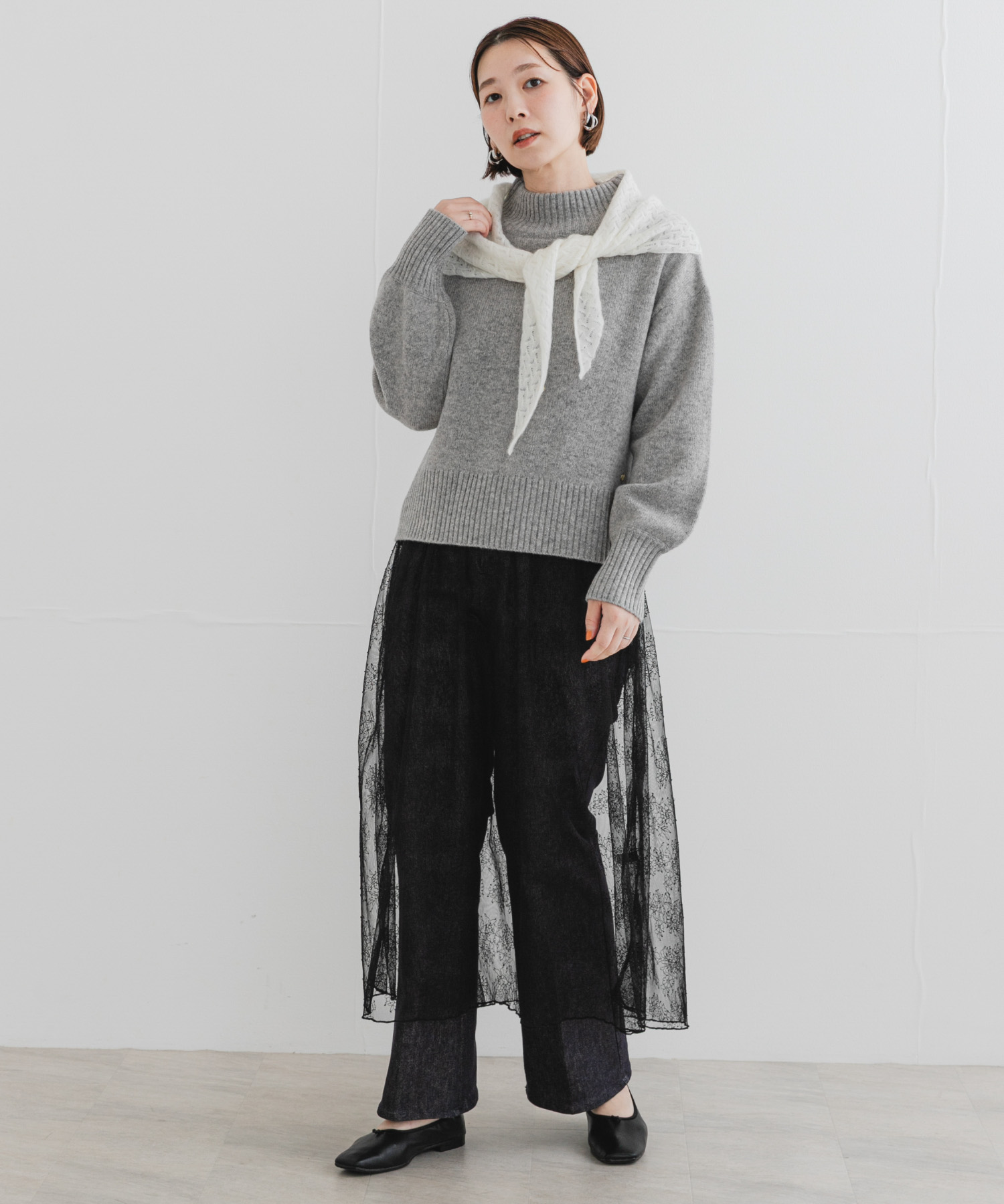 GRAY