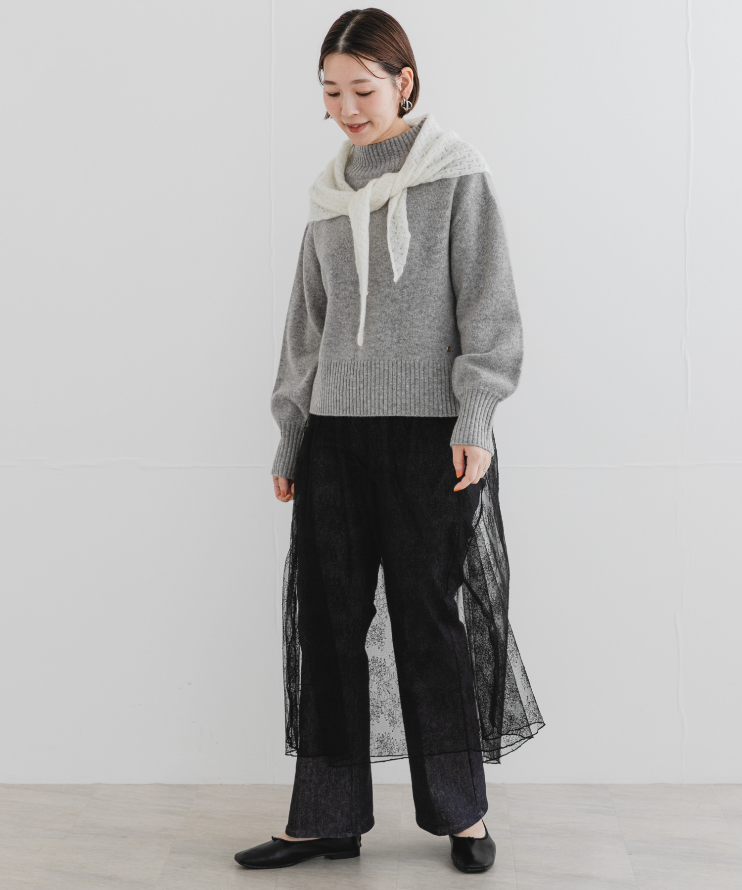 GRAY
