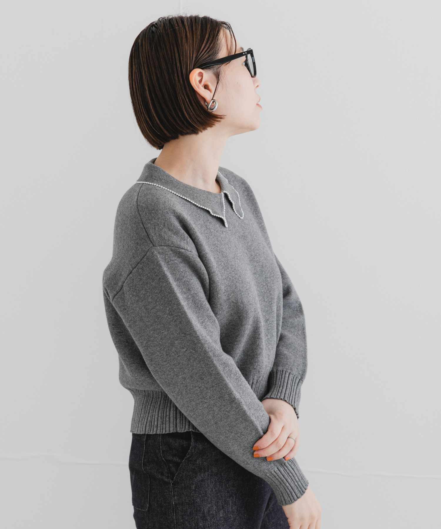 GRAY