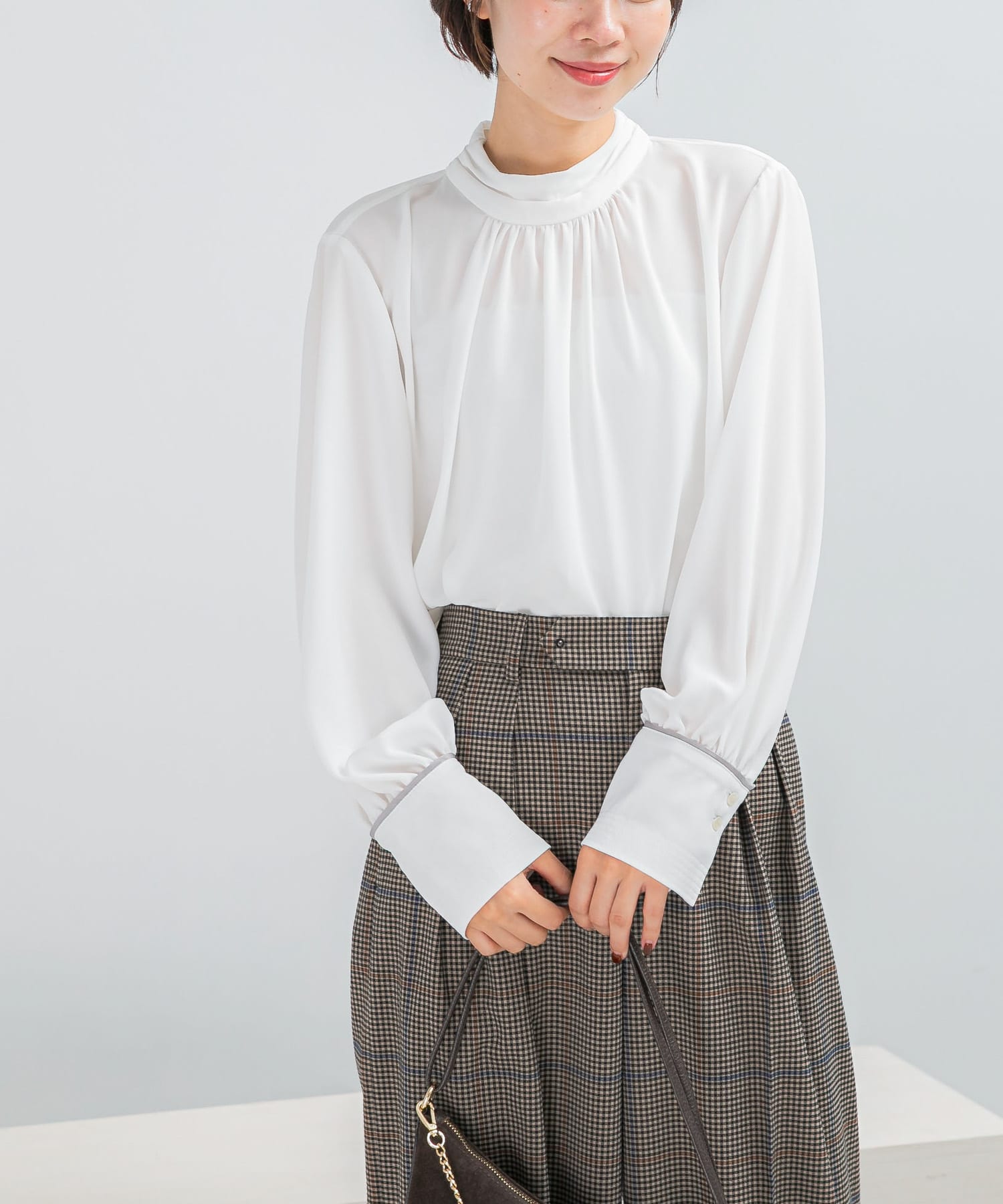 ギャザーハイネックブラウス