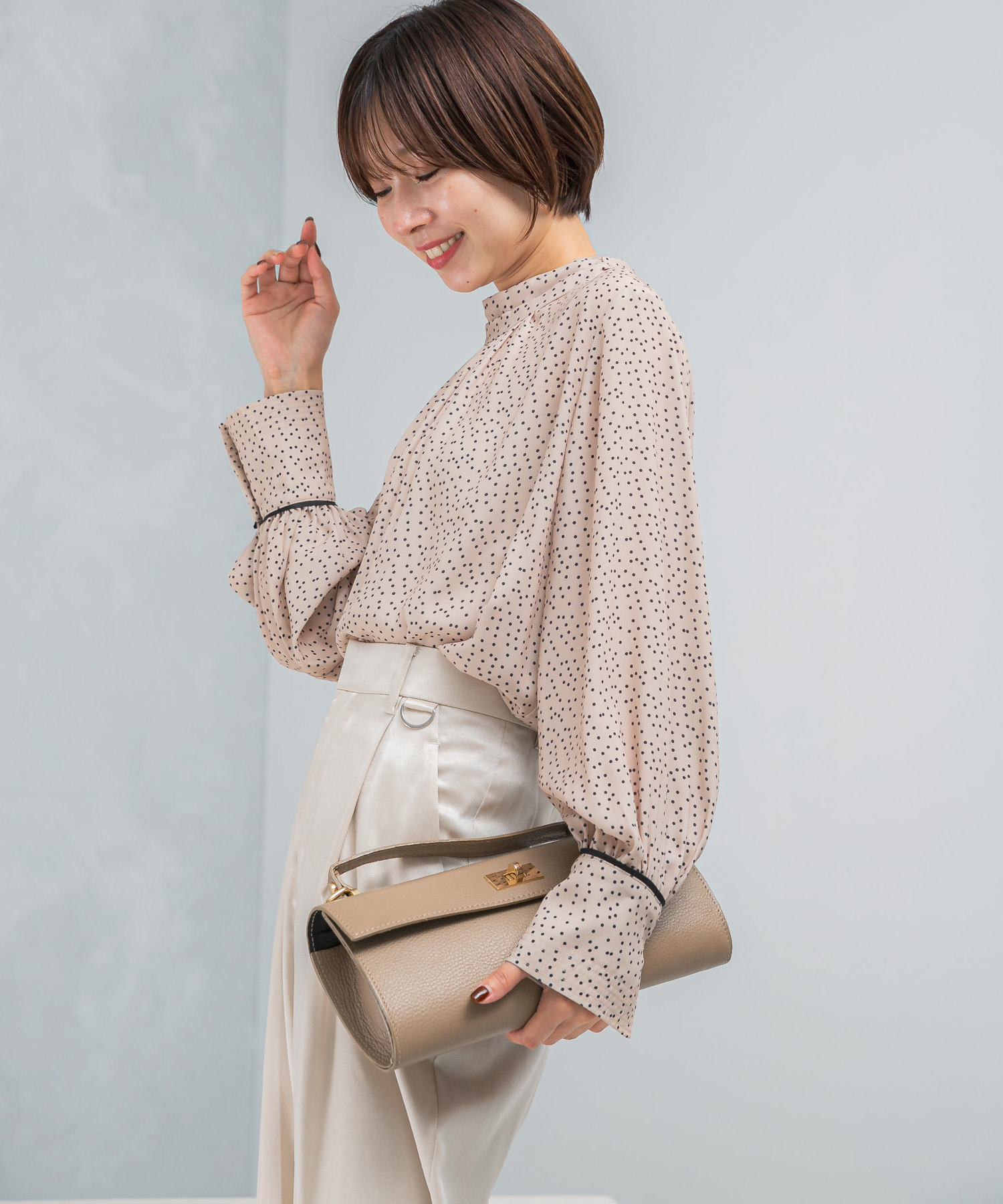 BEIGE DOT