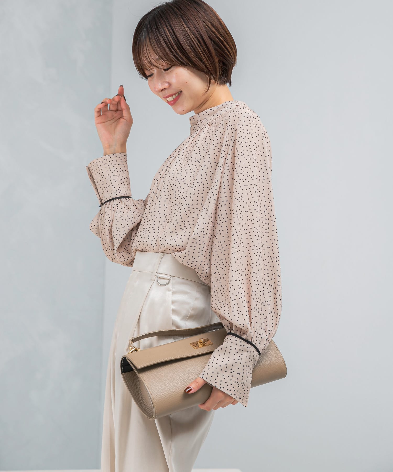 BEIGE DOT