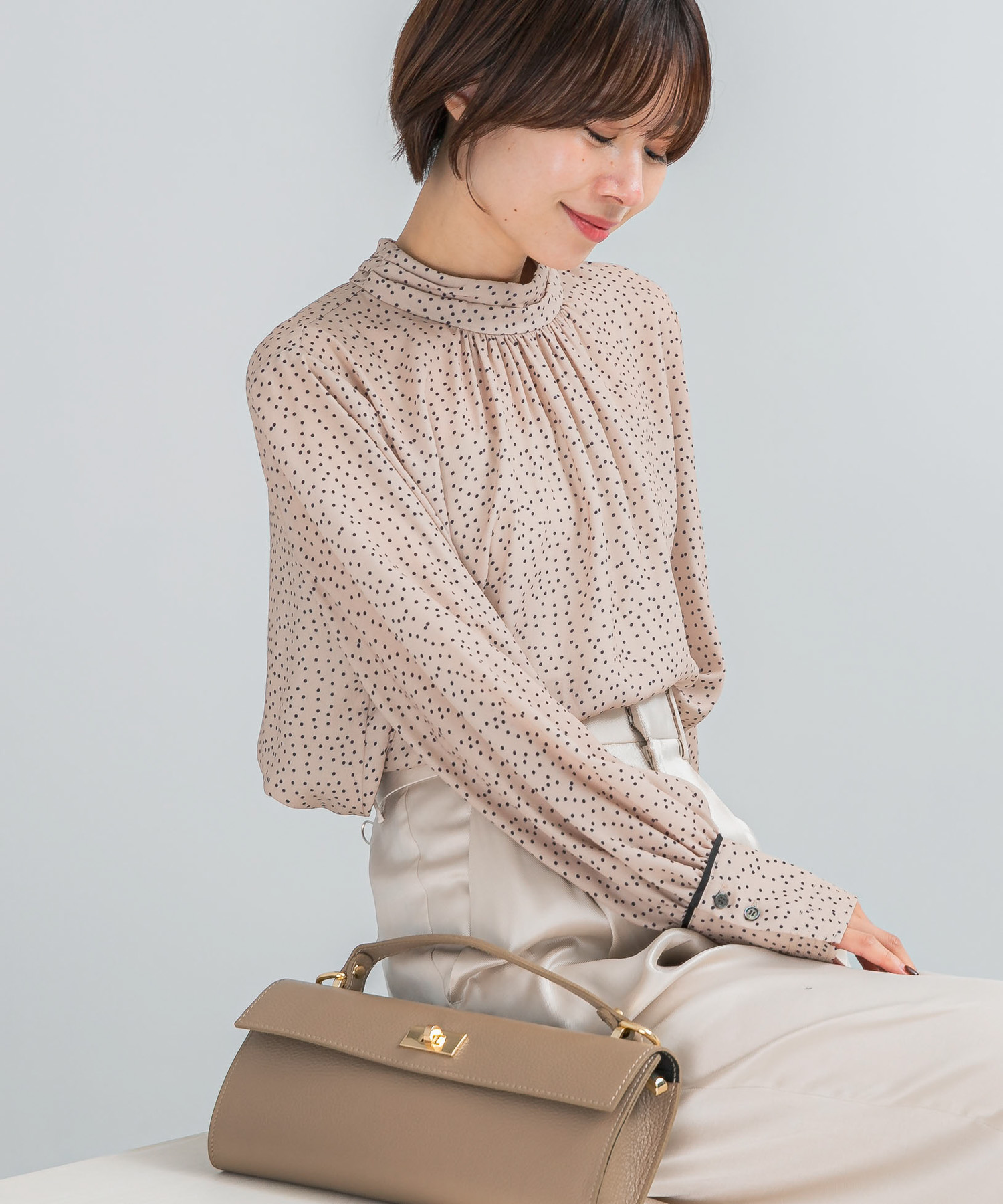 BEIGE DOT