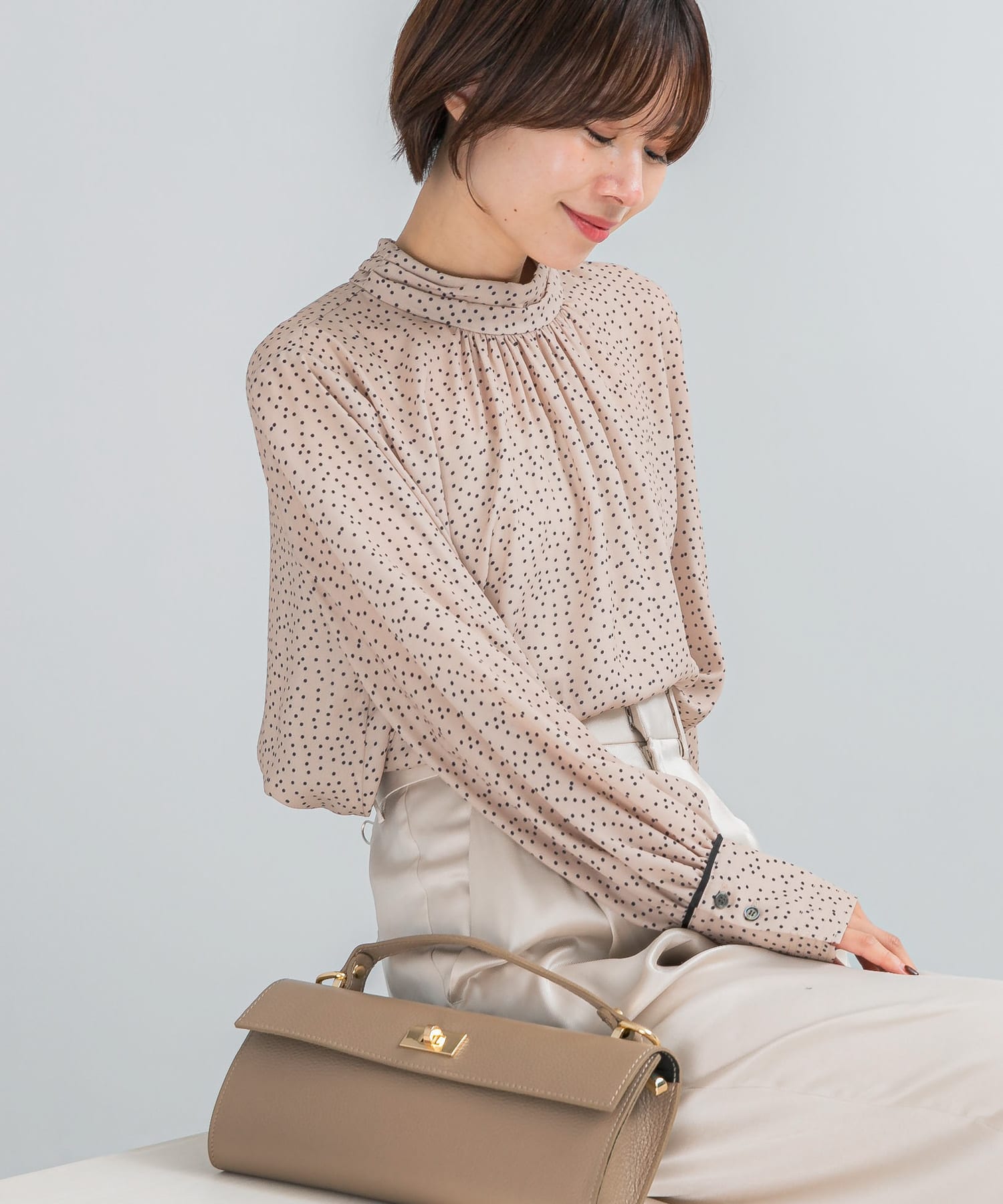 BEIGE DOT