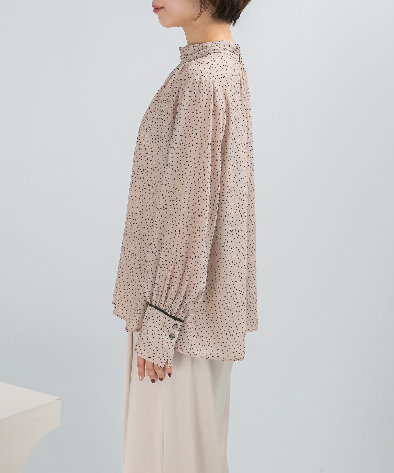BEIGE DOT