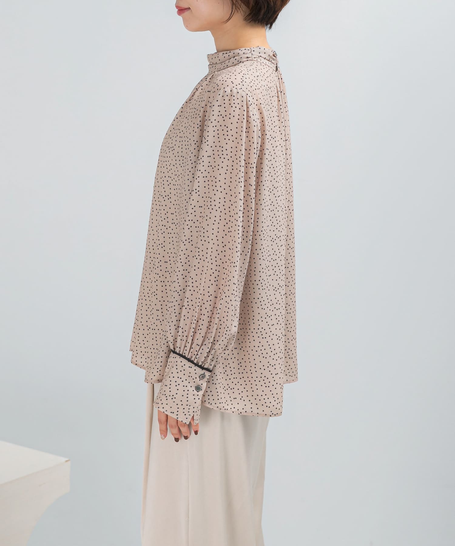 BEIGE DOT