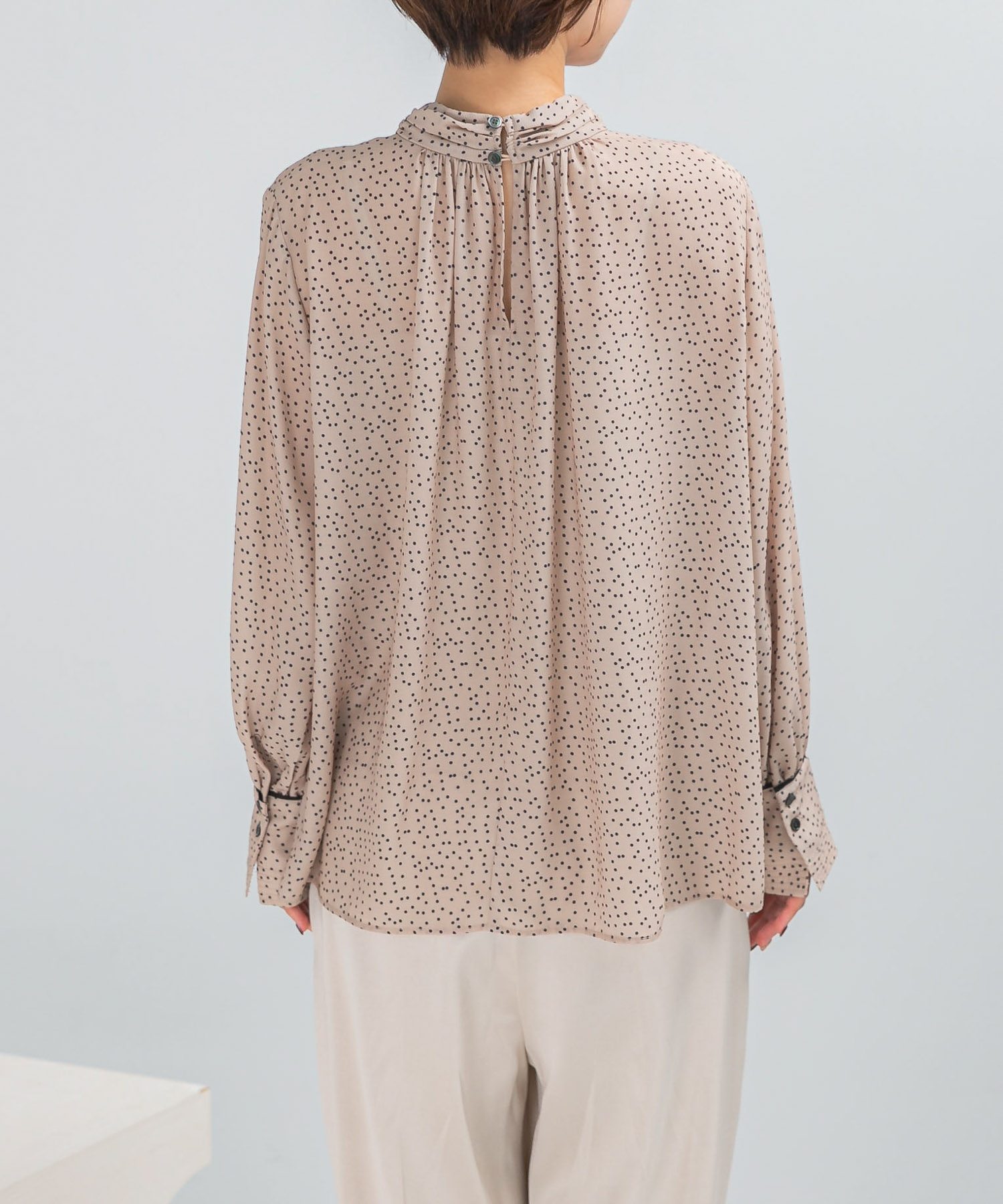 BEIGE DOT