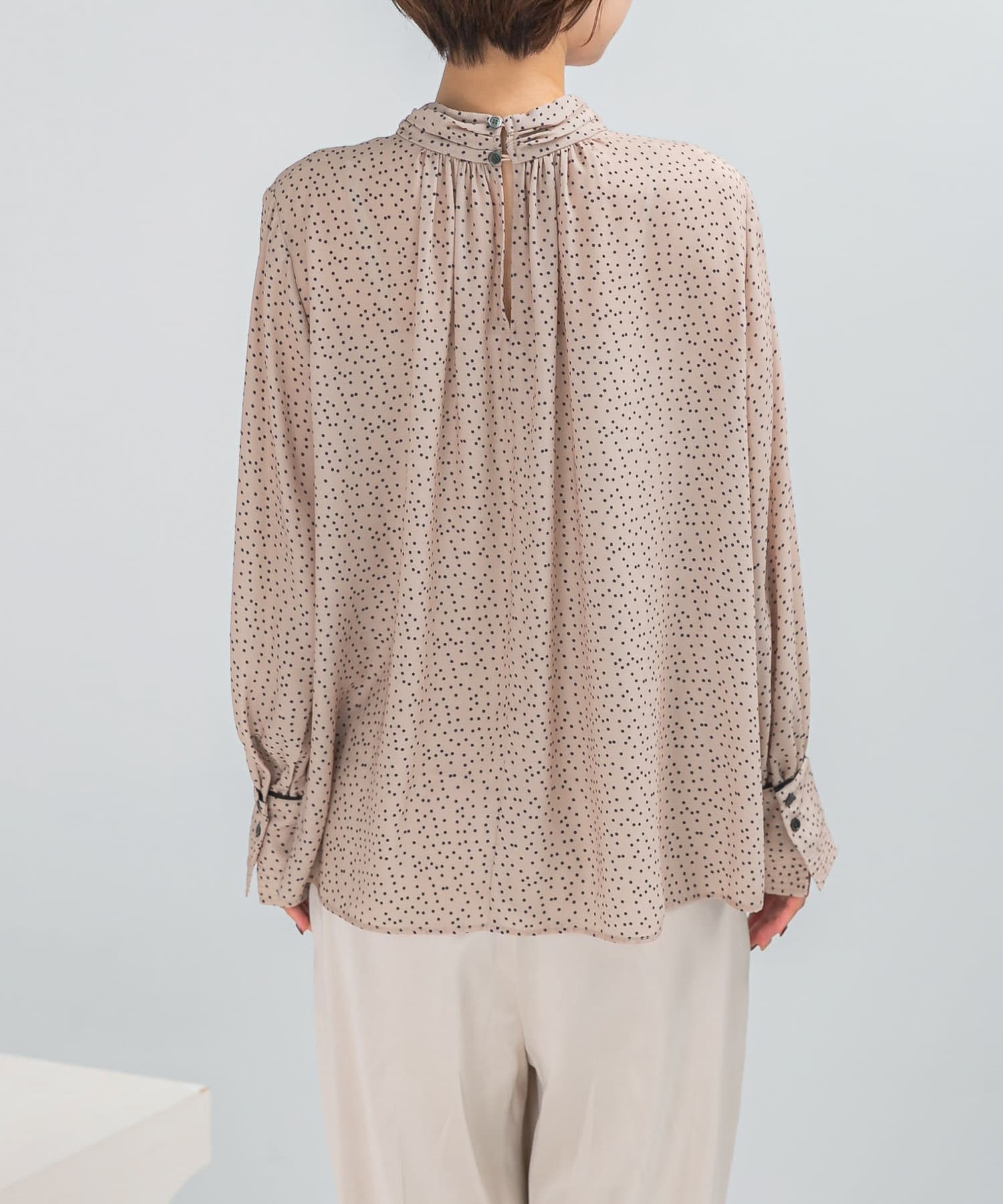 BEIGE DOT