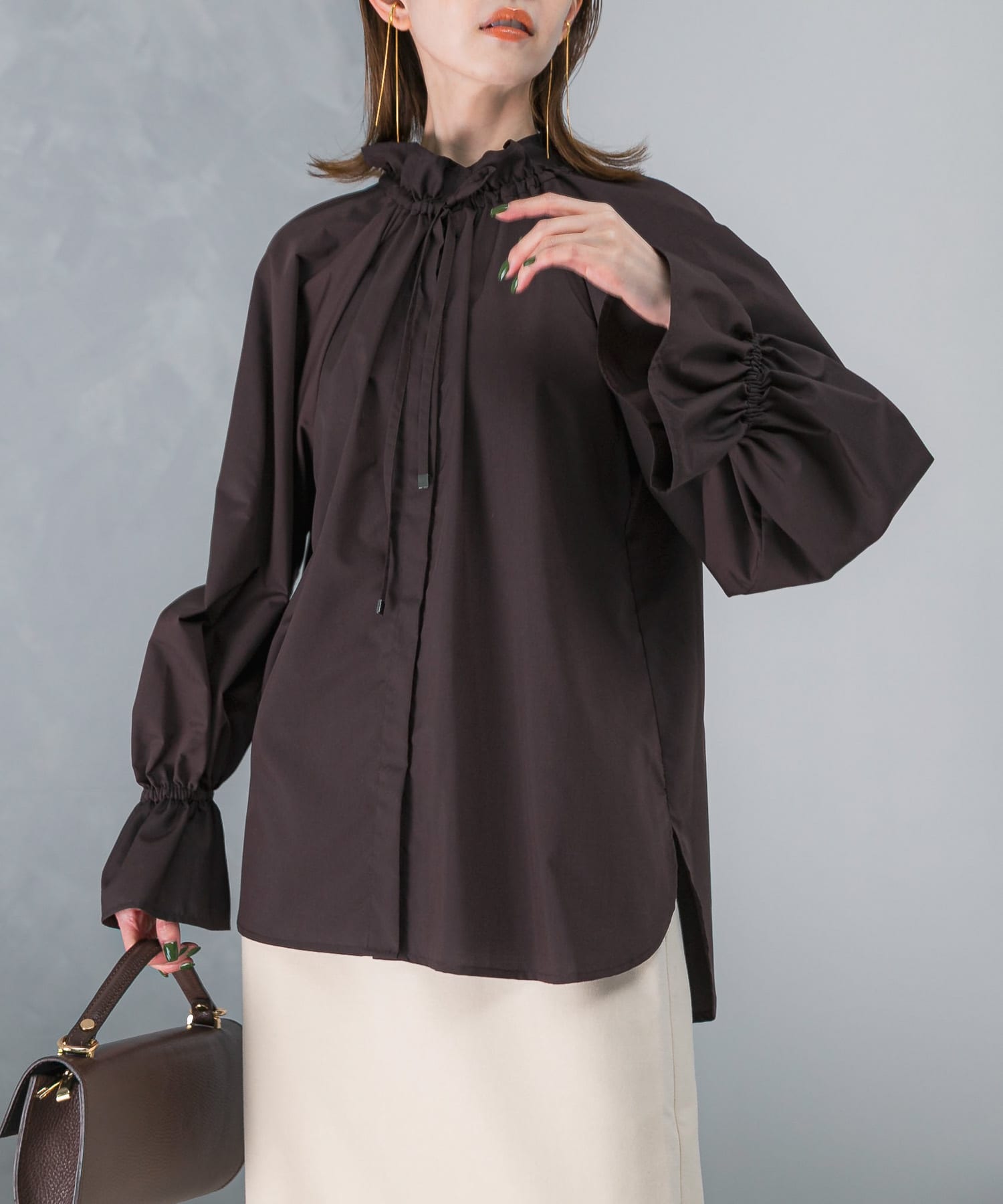 フリルカラーブラウス