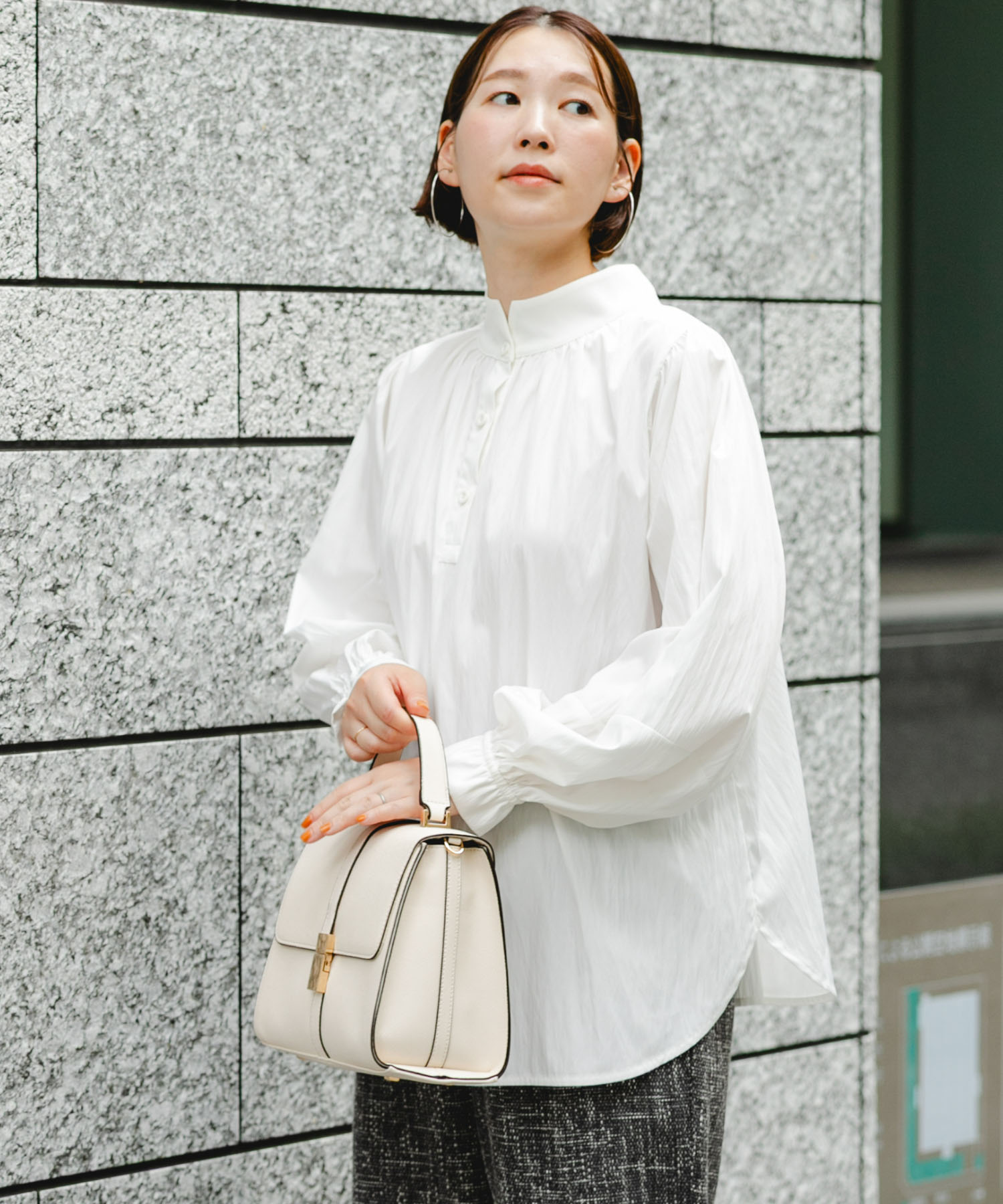 OFF WHITE