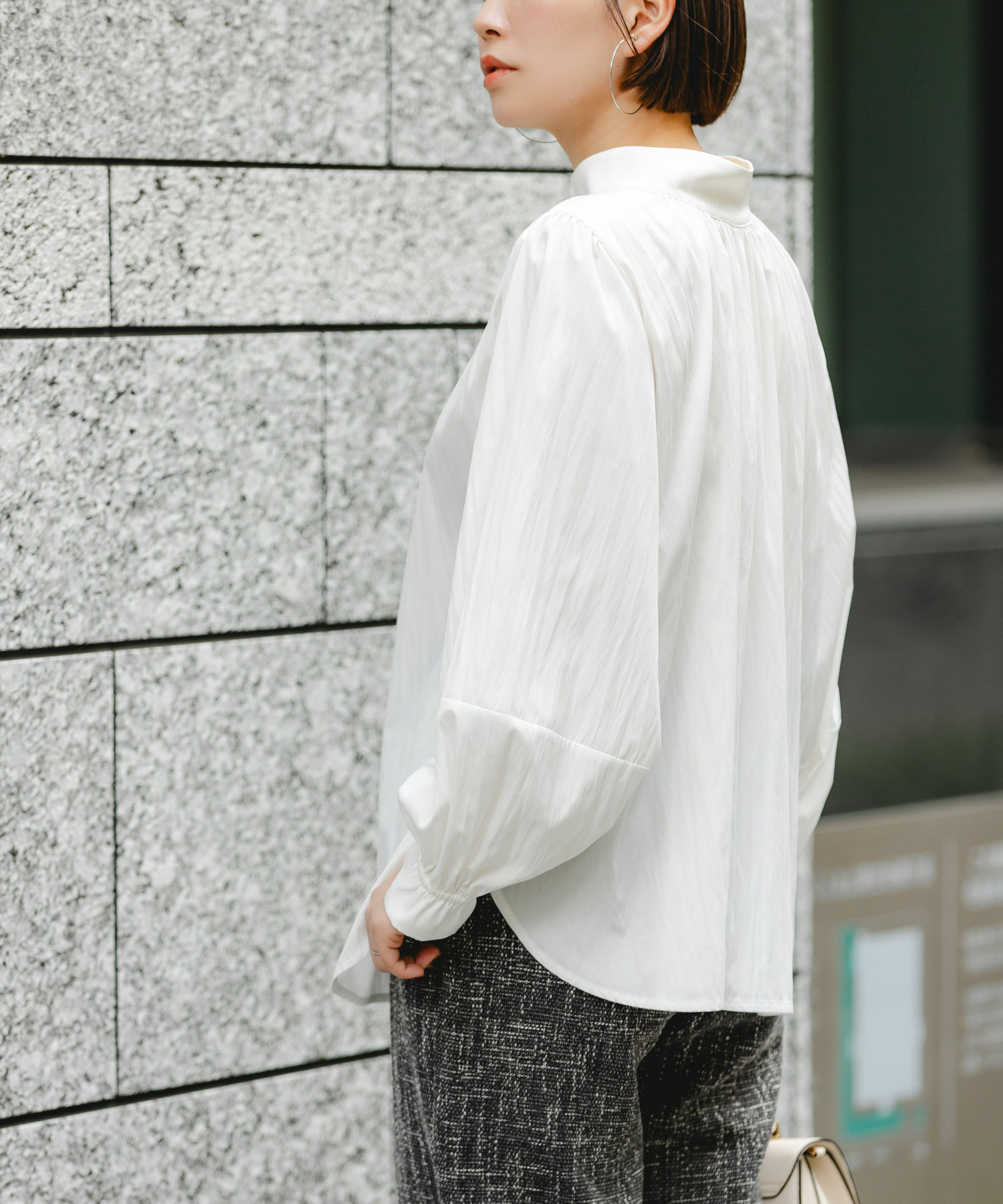 OFF WHITE