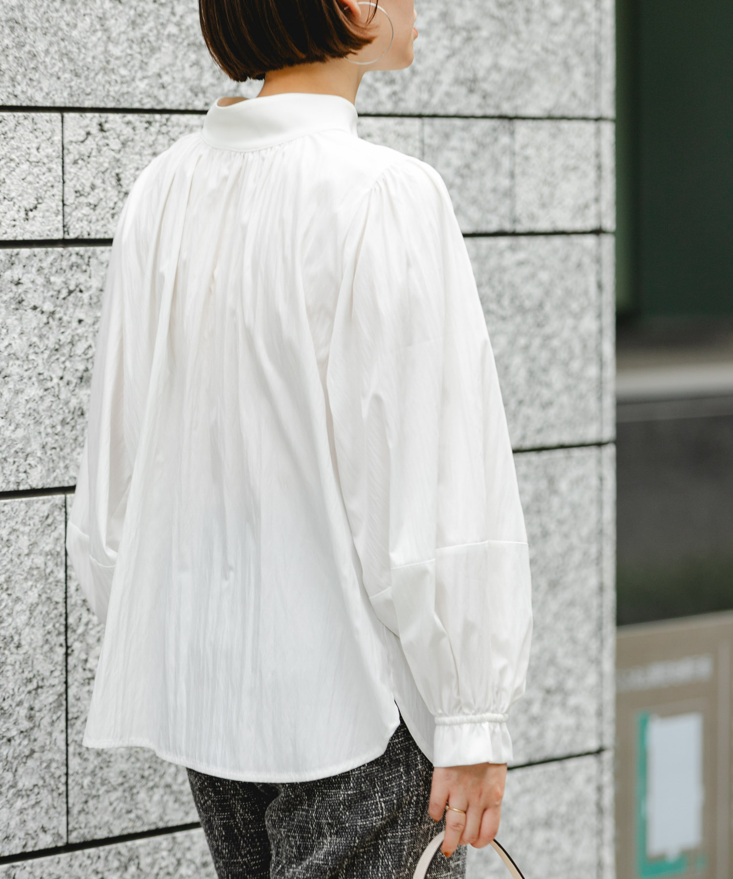 OFF WHITE