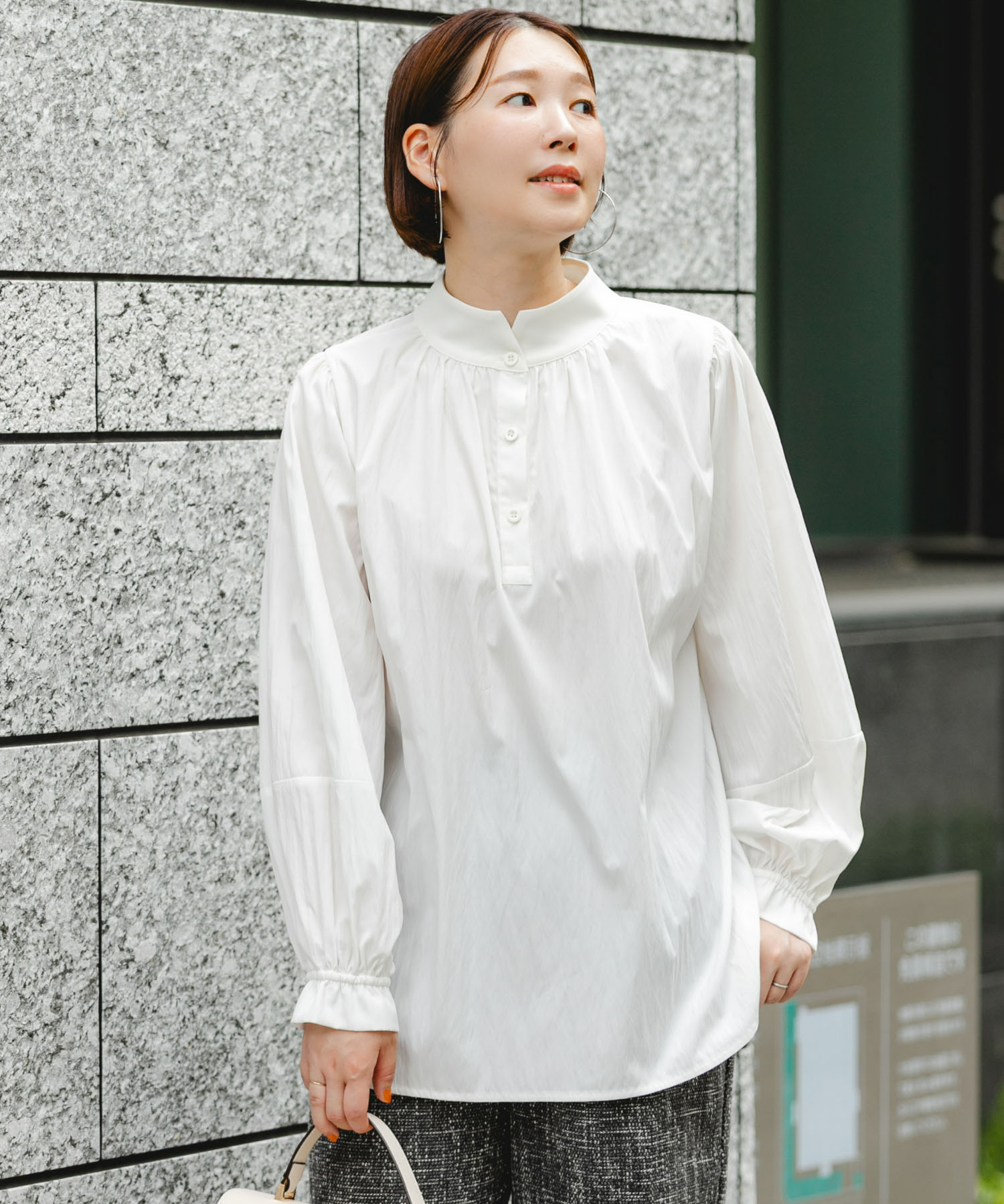 OFF WHITE