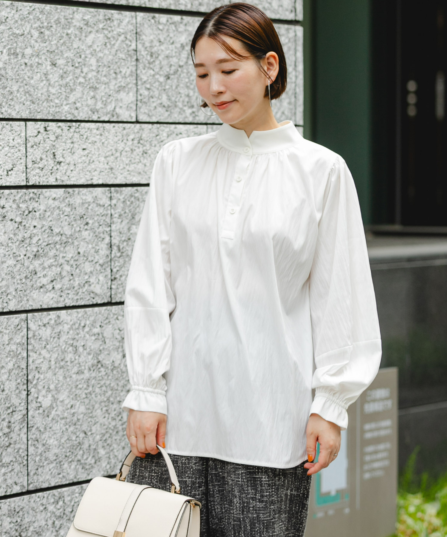 OFF WHITE
