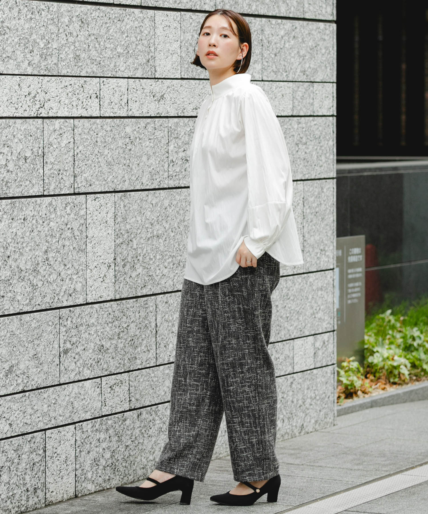 OFF WHITE