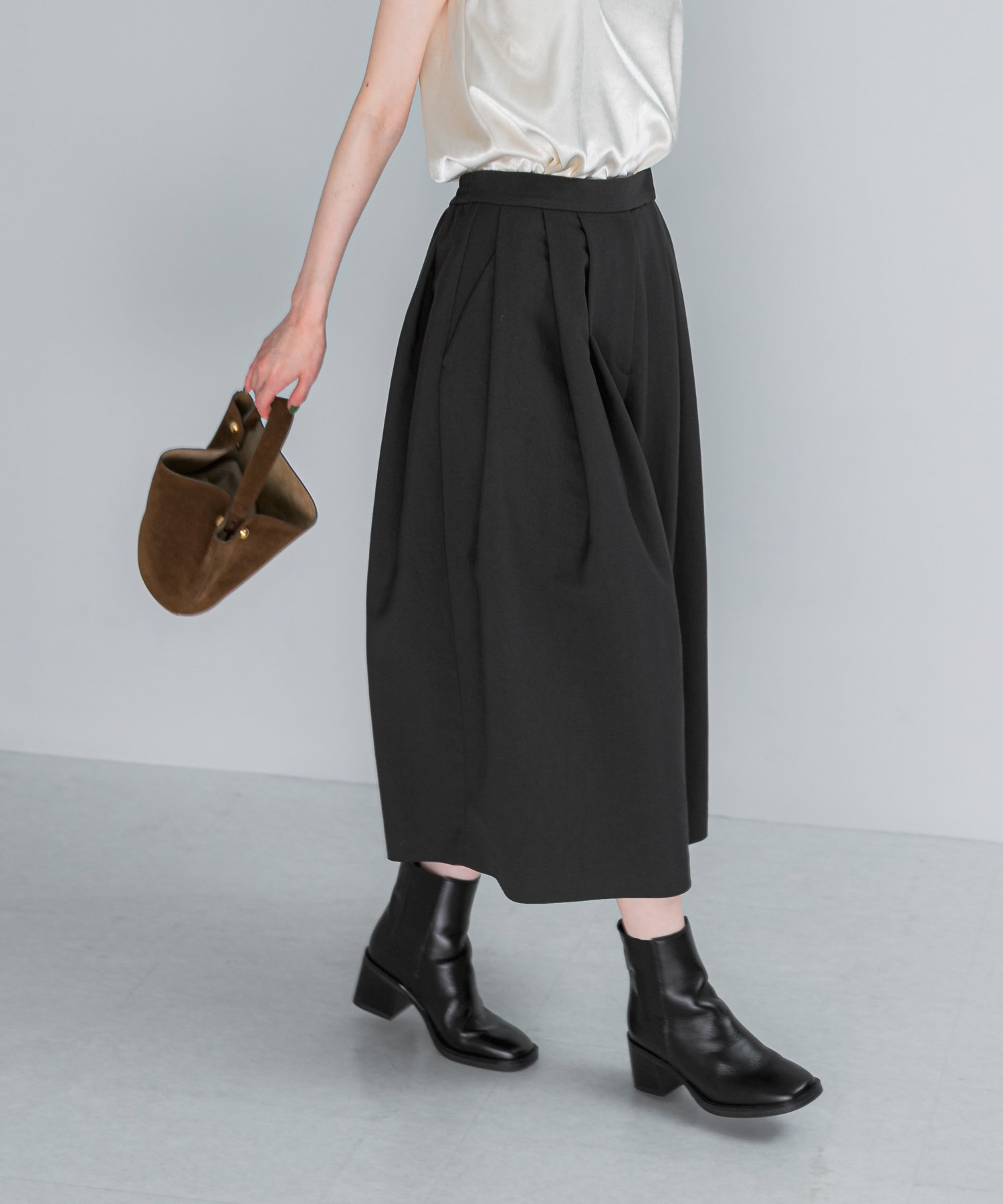 ダブルクロスフォルムタックパンツ