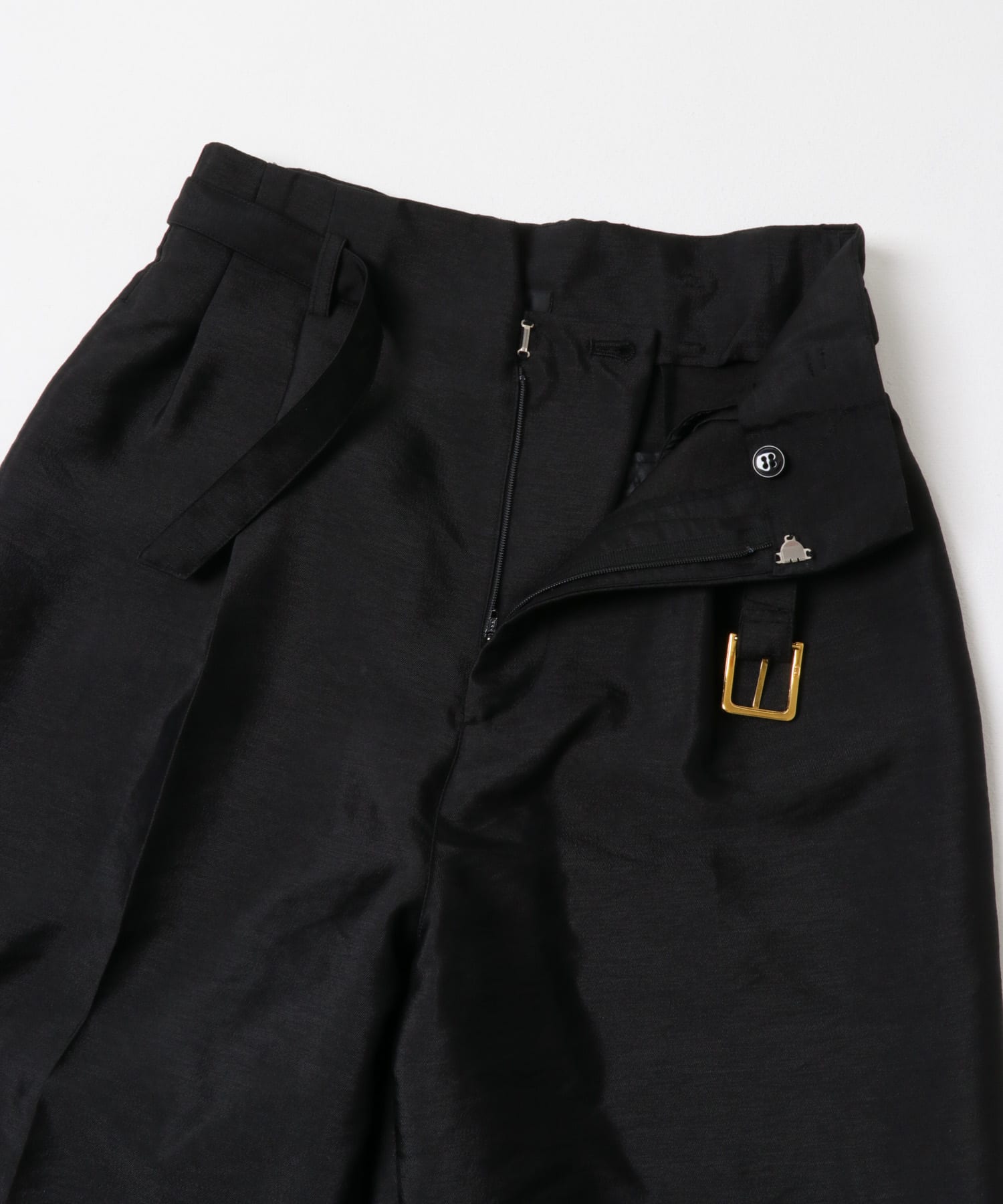 ハイウエストベルト付きテーパードパンツ BLACK 36