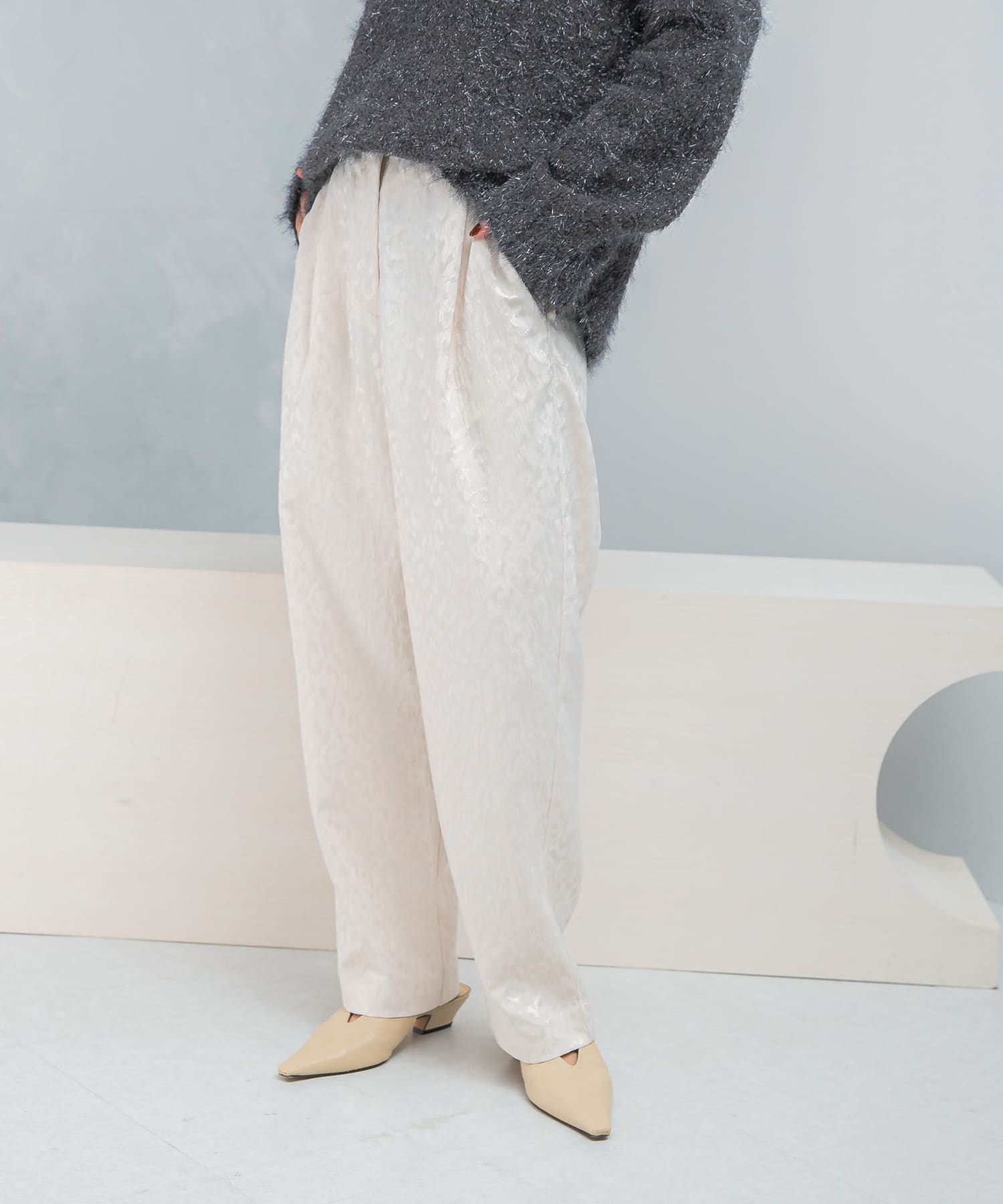 ジャガードタックパンツ