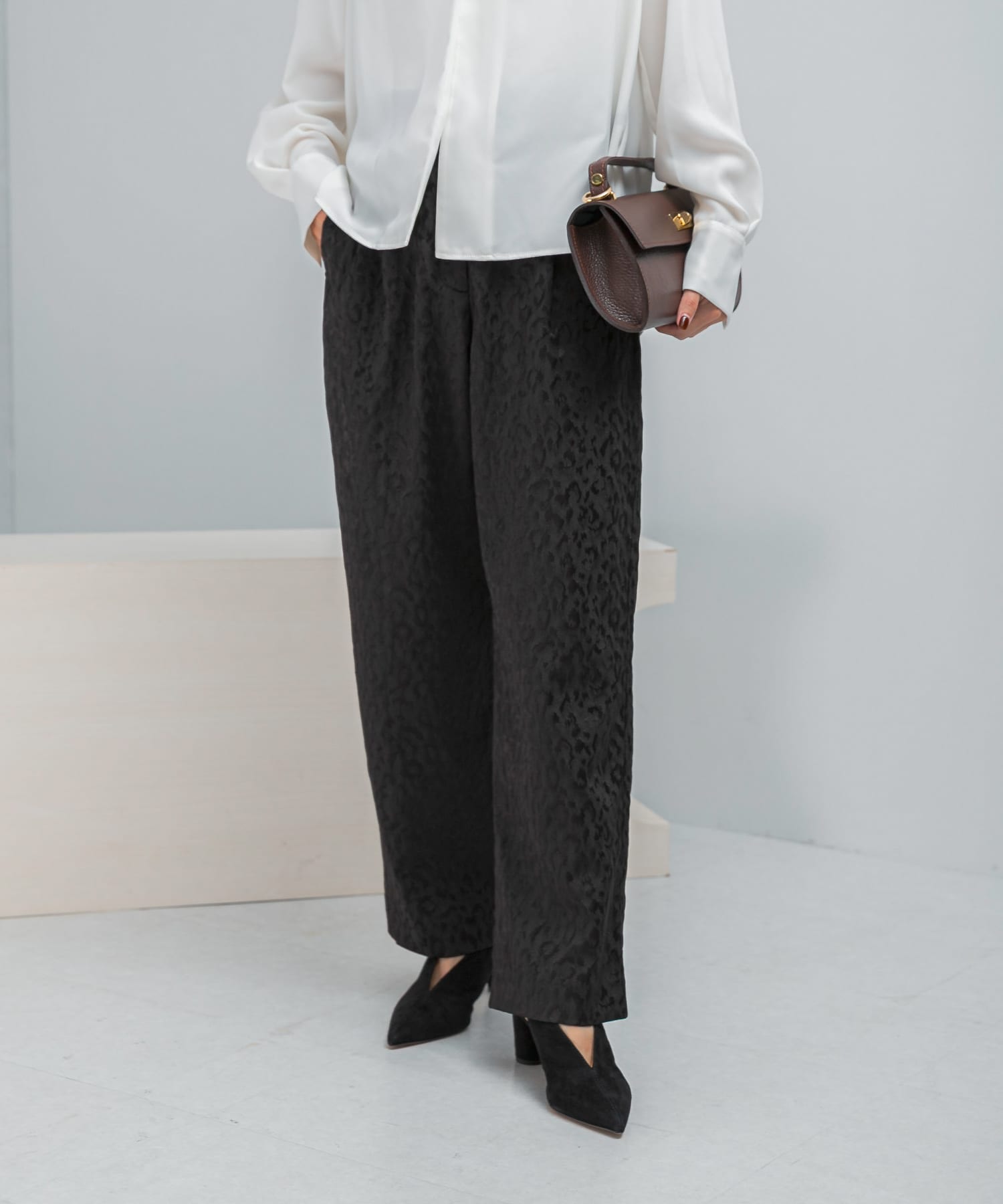 ジャガードタックパンツ