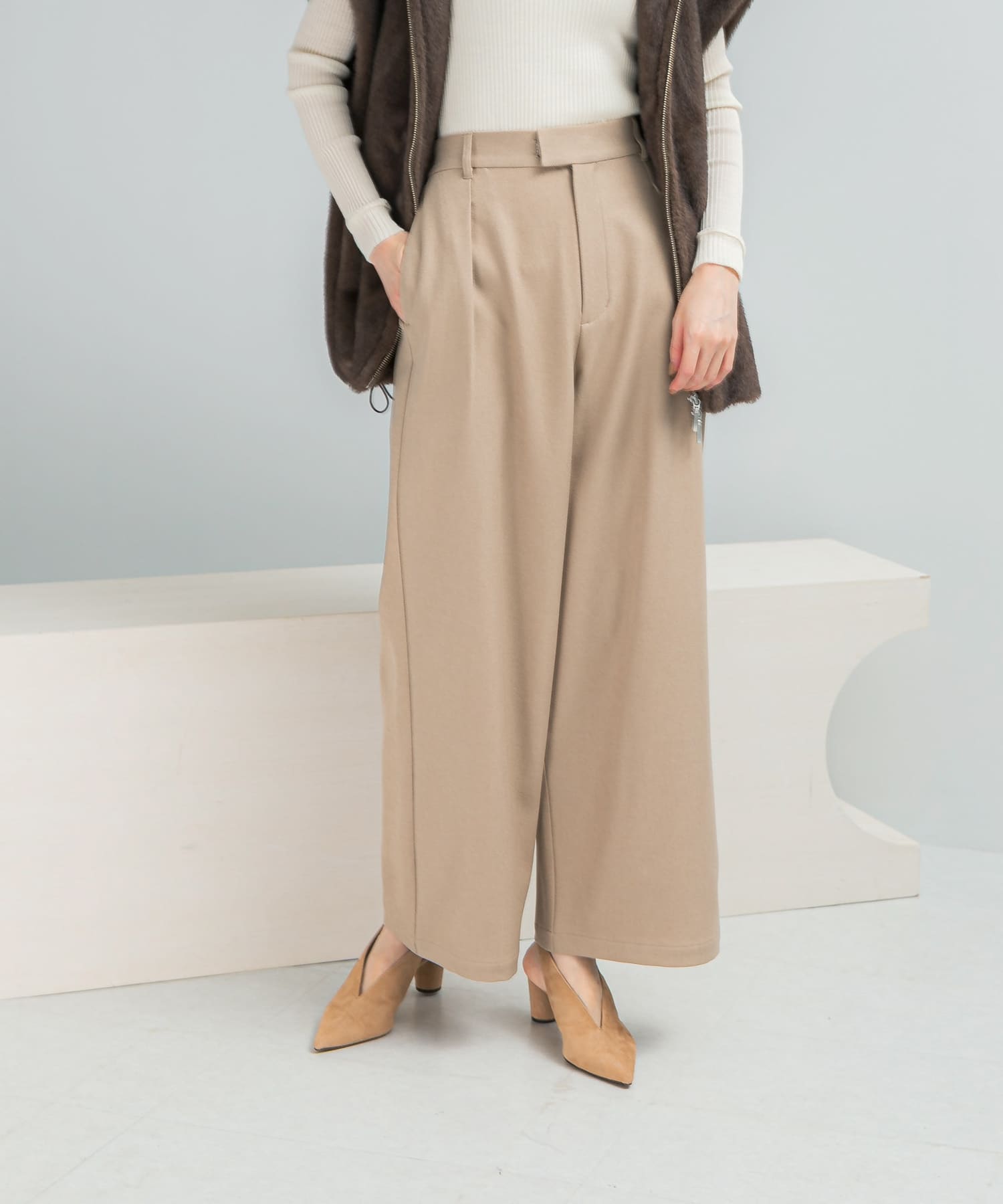 『UR TECH』ストレートスラックス