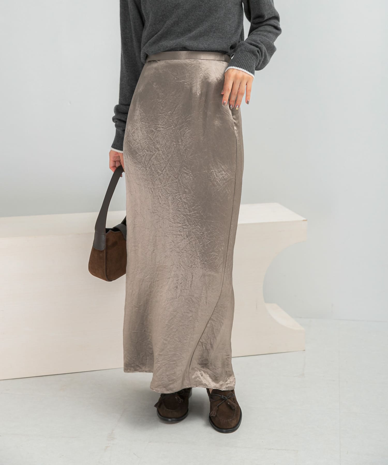 アセテートサテンストレートスカート