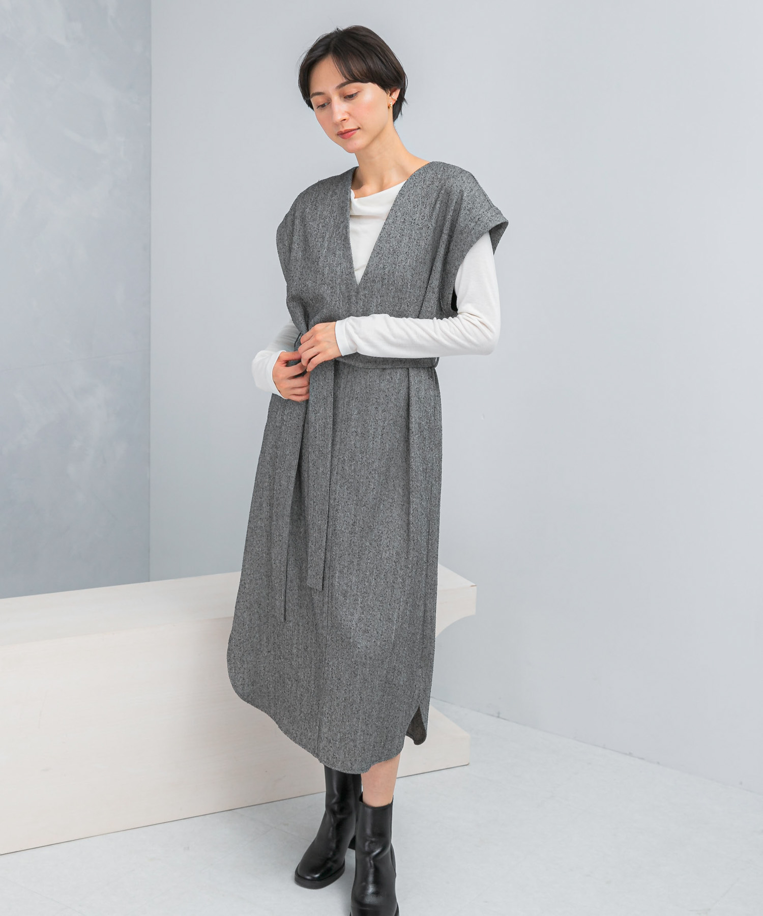 GRAY