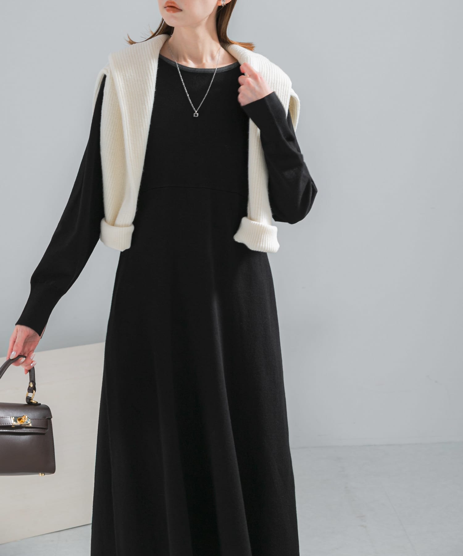 ウォシャブルフレアシルエットニットワンピース