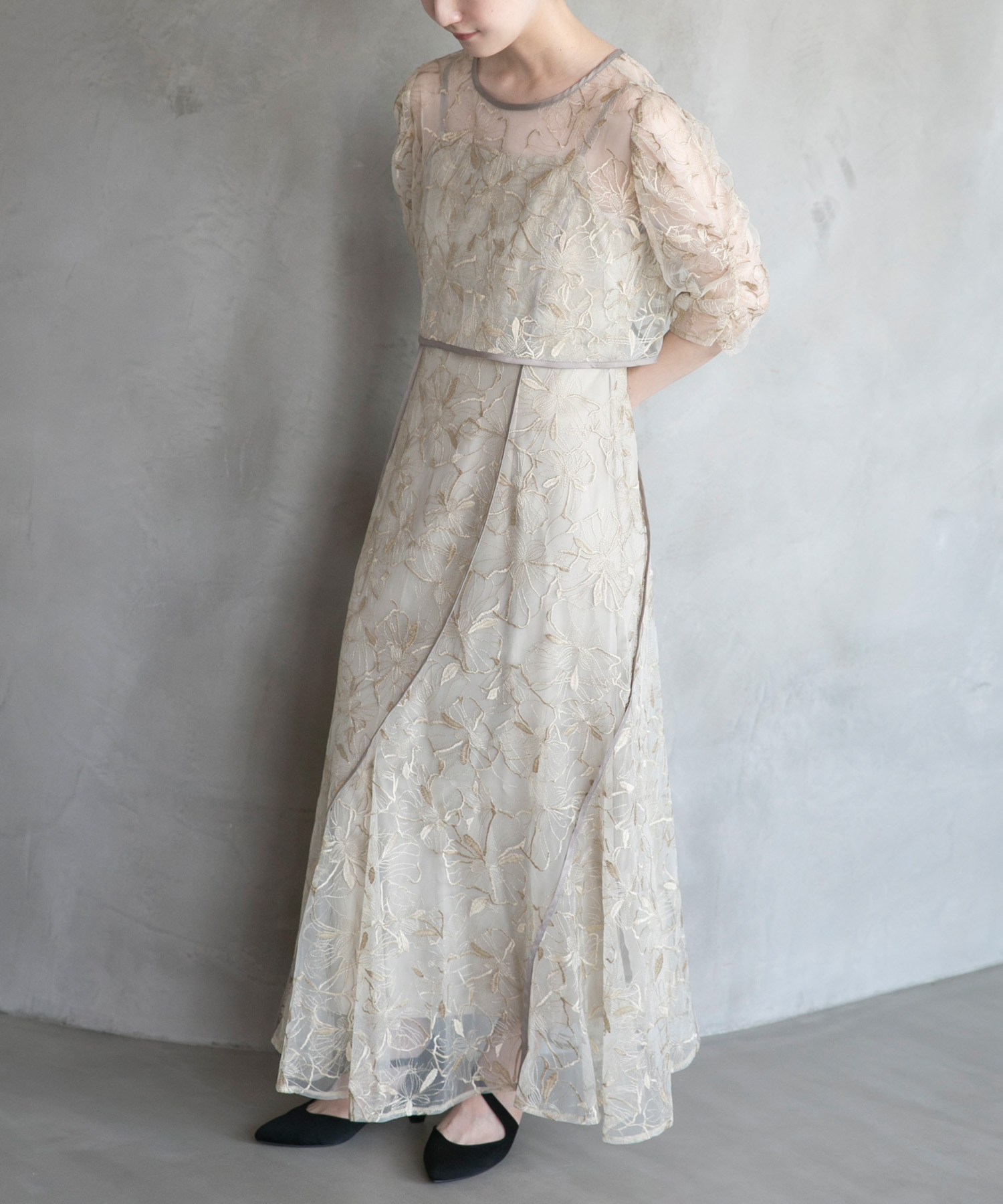 エンブロダリーレースレイヤードドレス