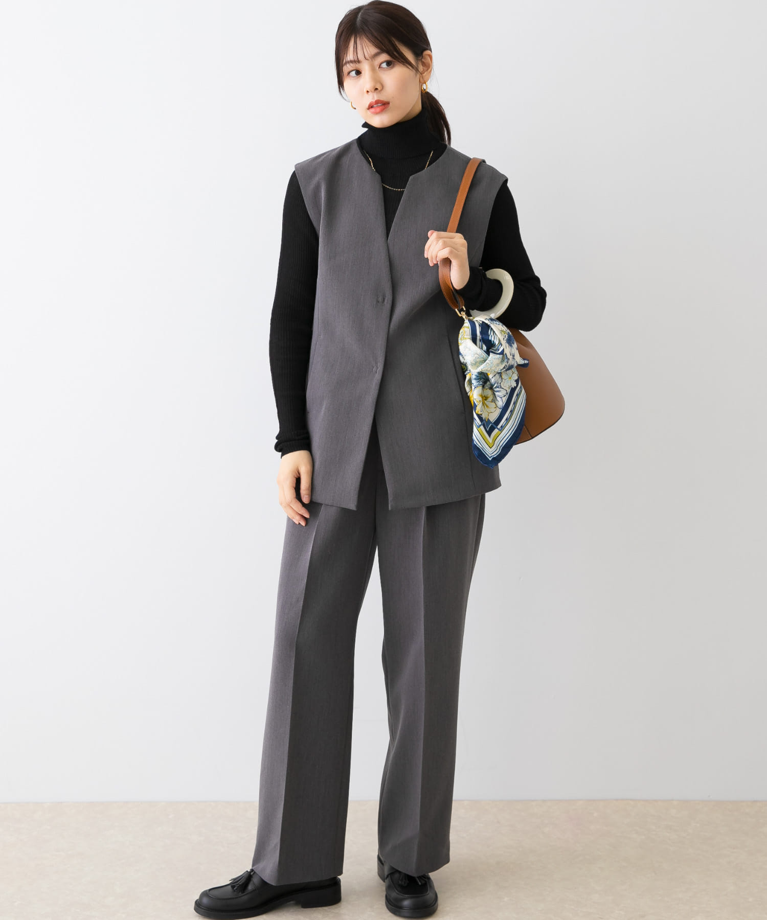 F by ROSSO　キーネックジレ+ワイドパンツ