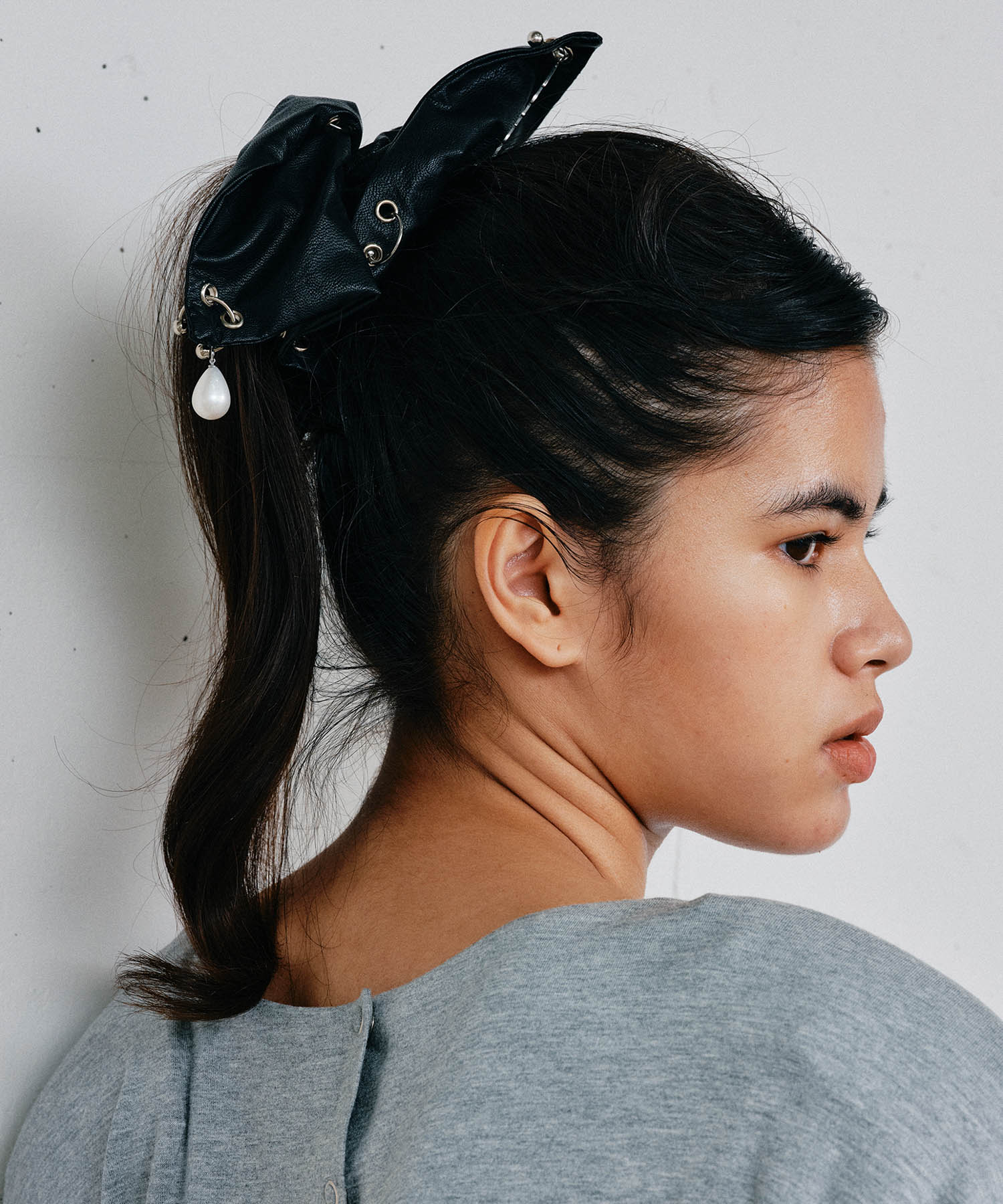 heyep　F Leather Piercing Scrunchie