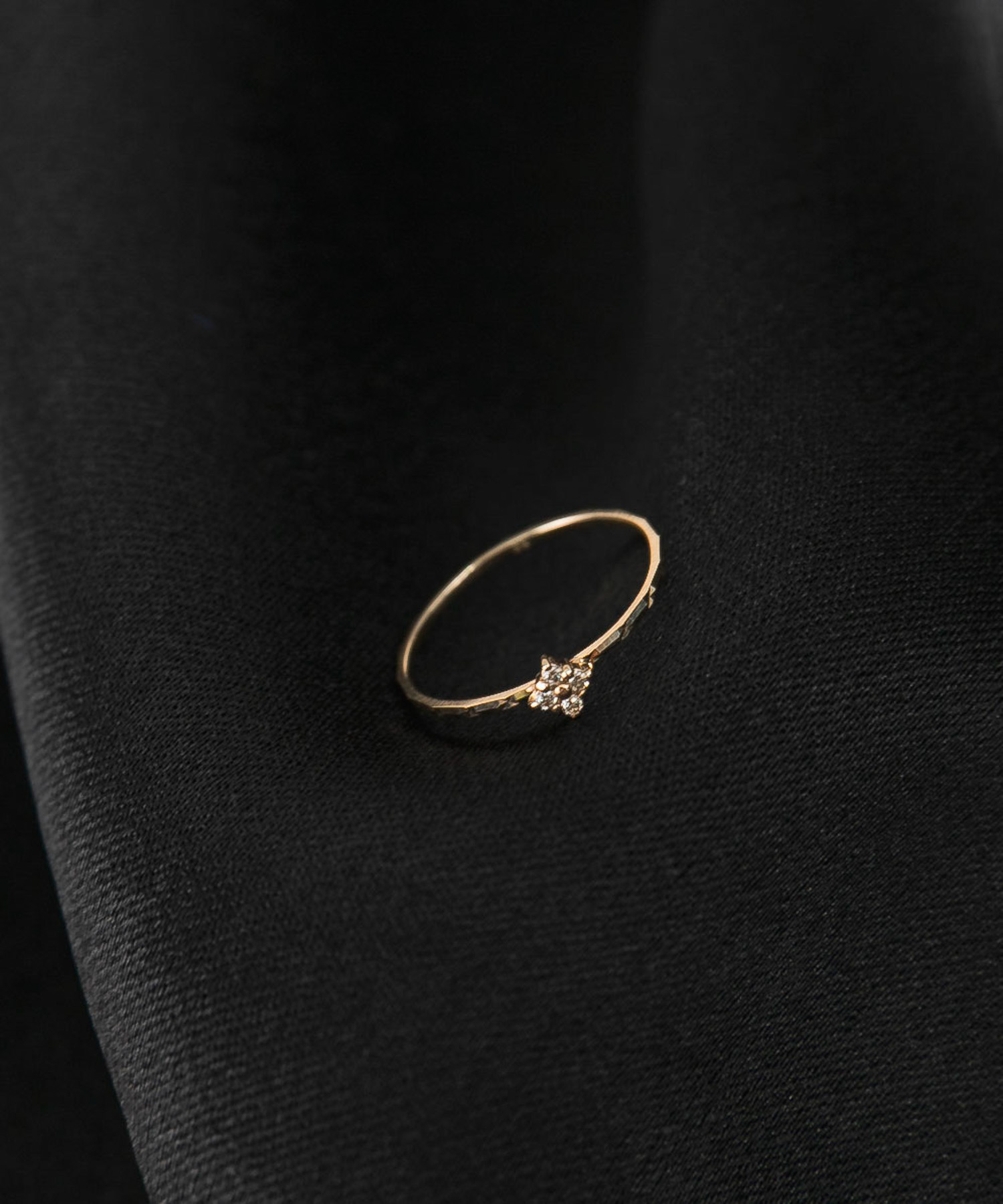 Favorible　Studs border diamond ring