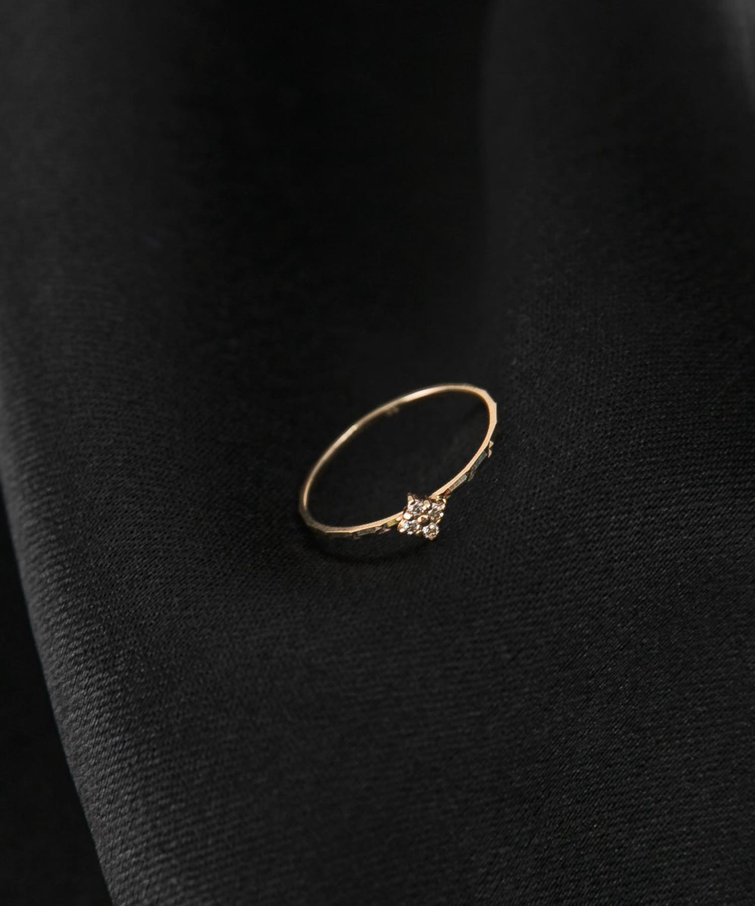 Favorible　Studs border diamond ring