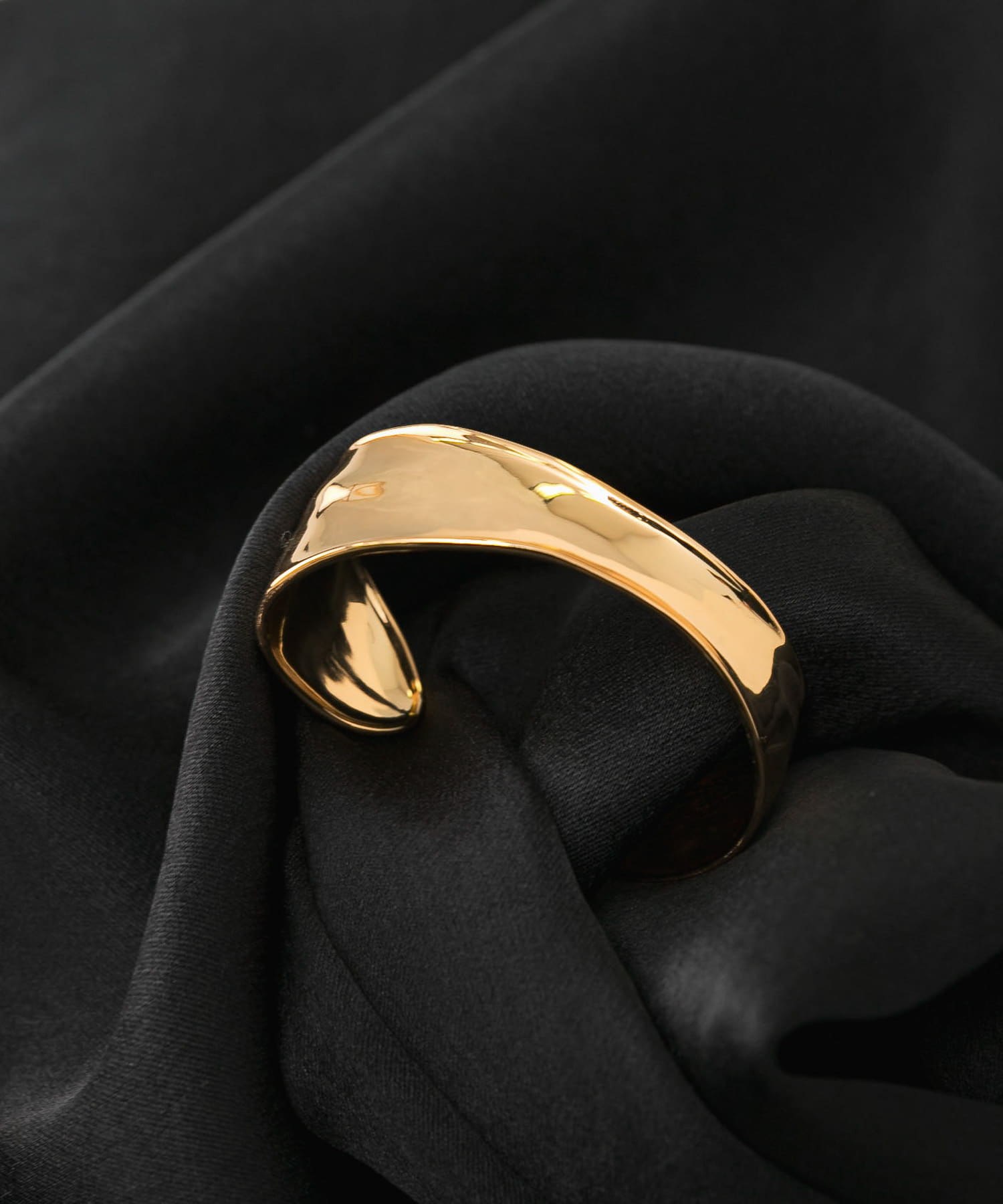 Favorible　Curvy bangle