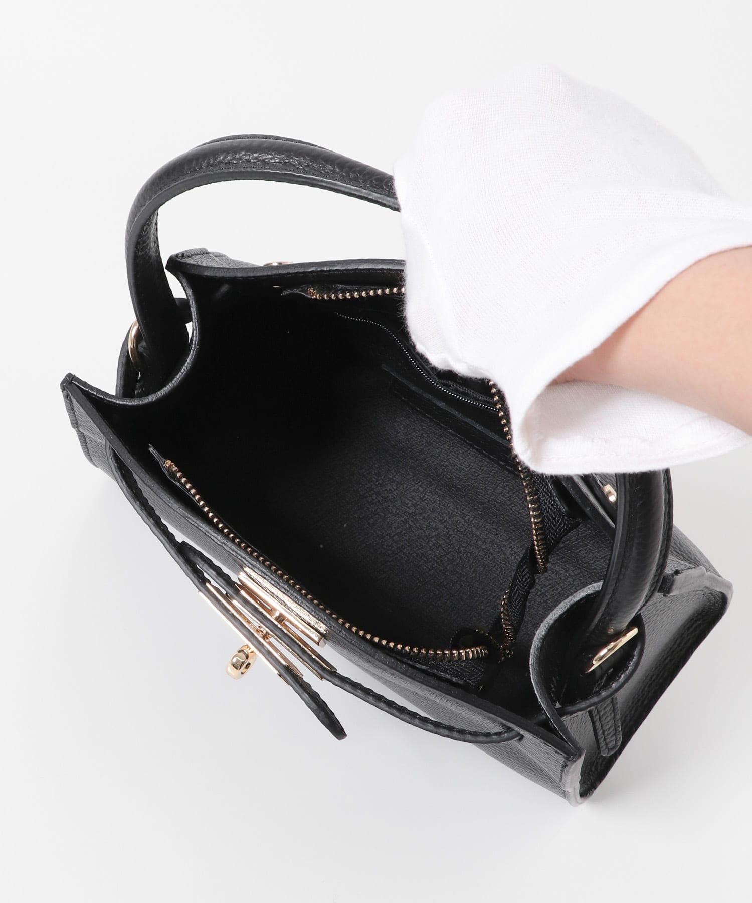 AULENTTI　キーベルト付きミニハンドBAG NERO Free