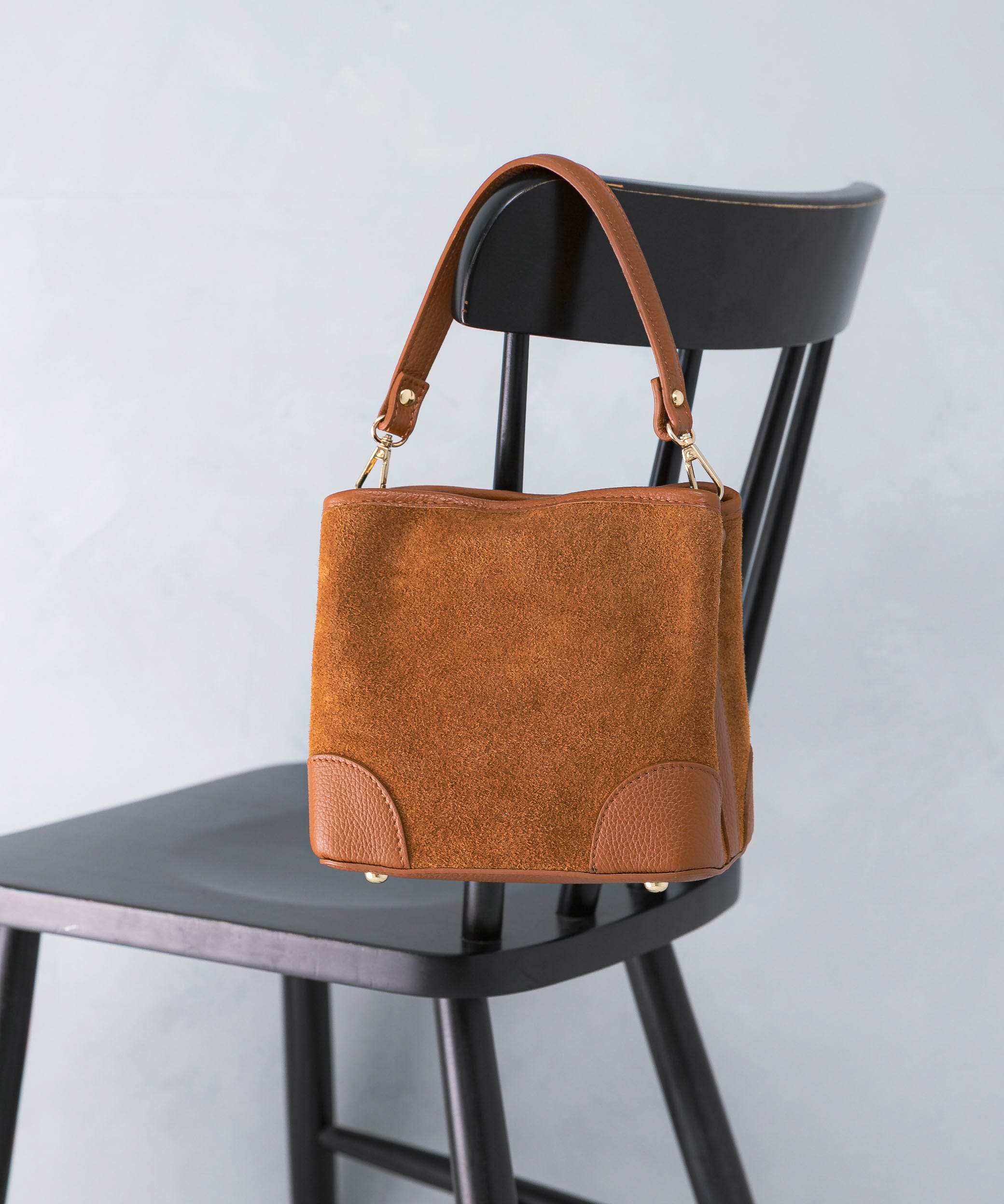 AULENTTI　スエードスクエアBAG
