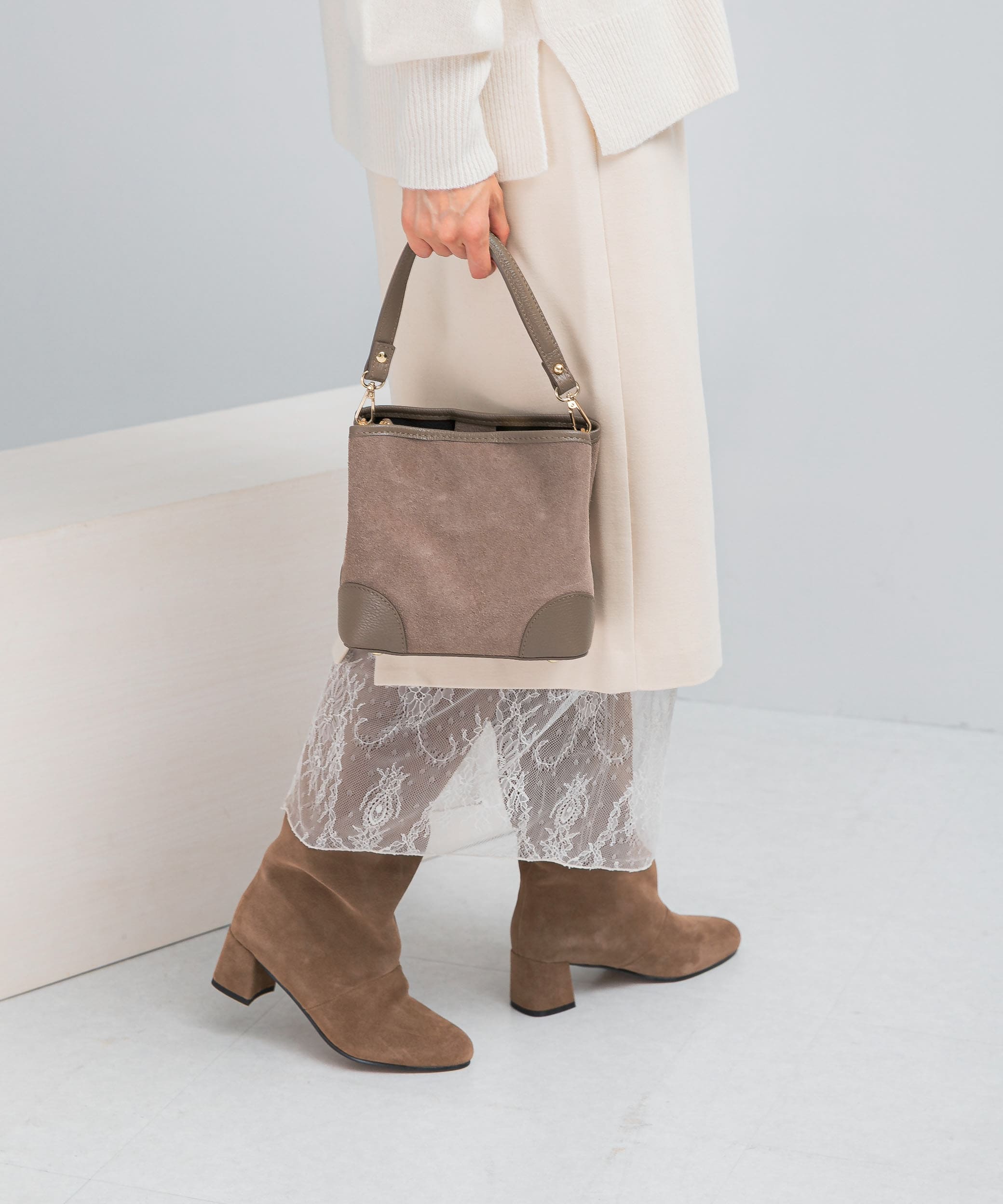 AULENTTI　スエードスクエアBAG TAUPE -0