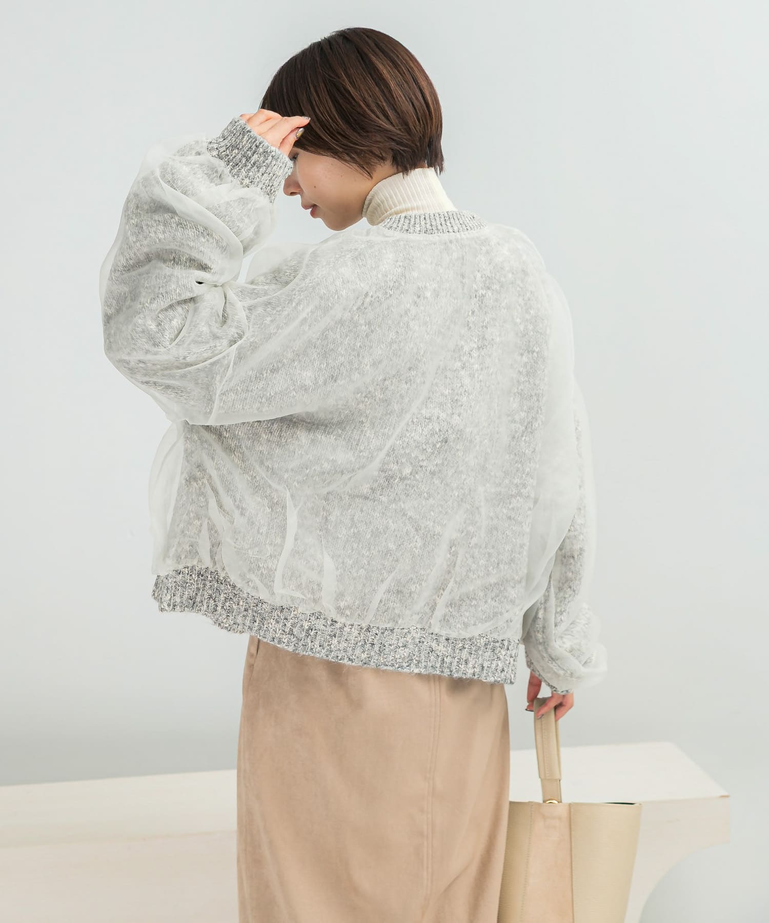 GRAY