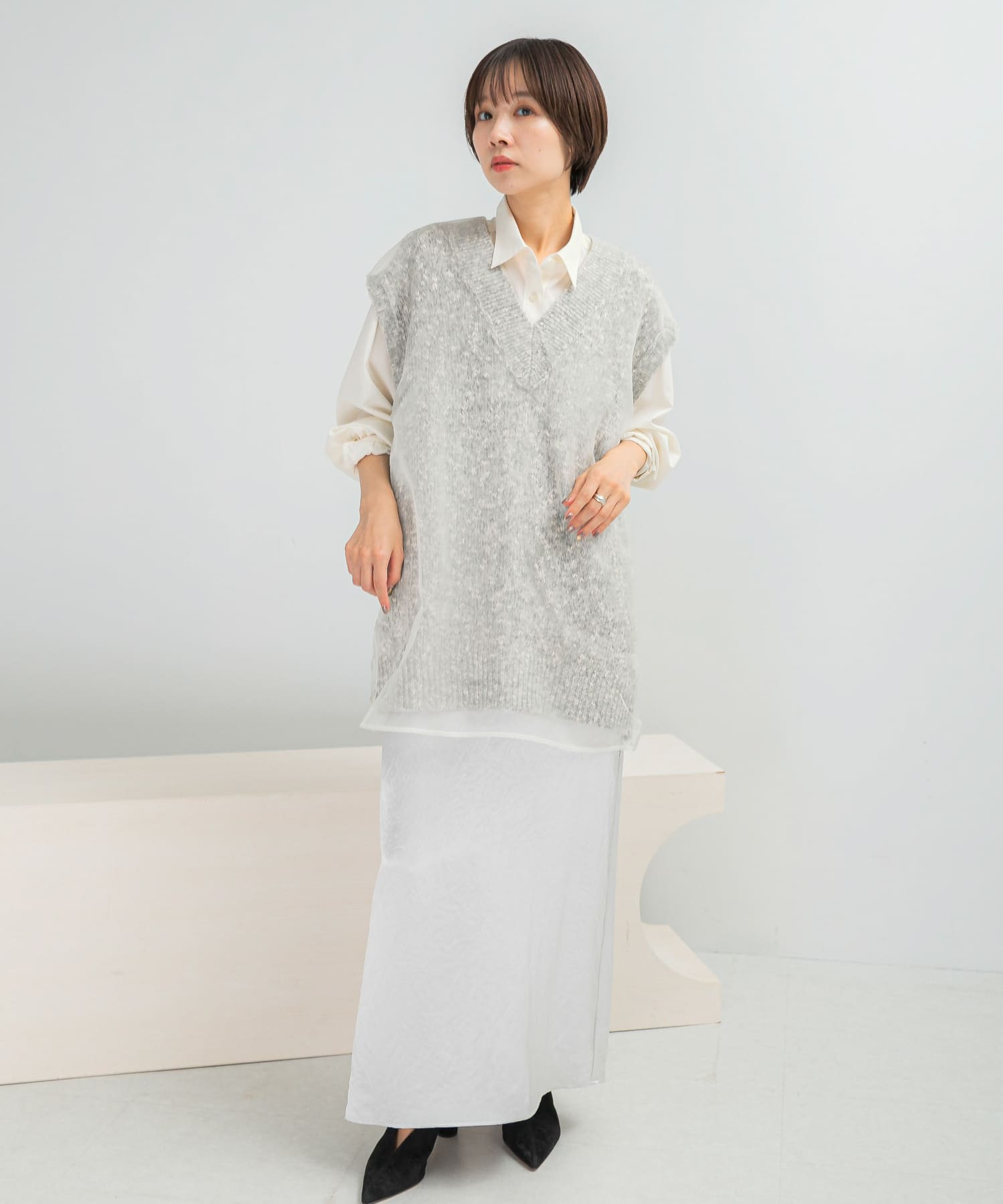 GRAY