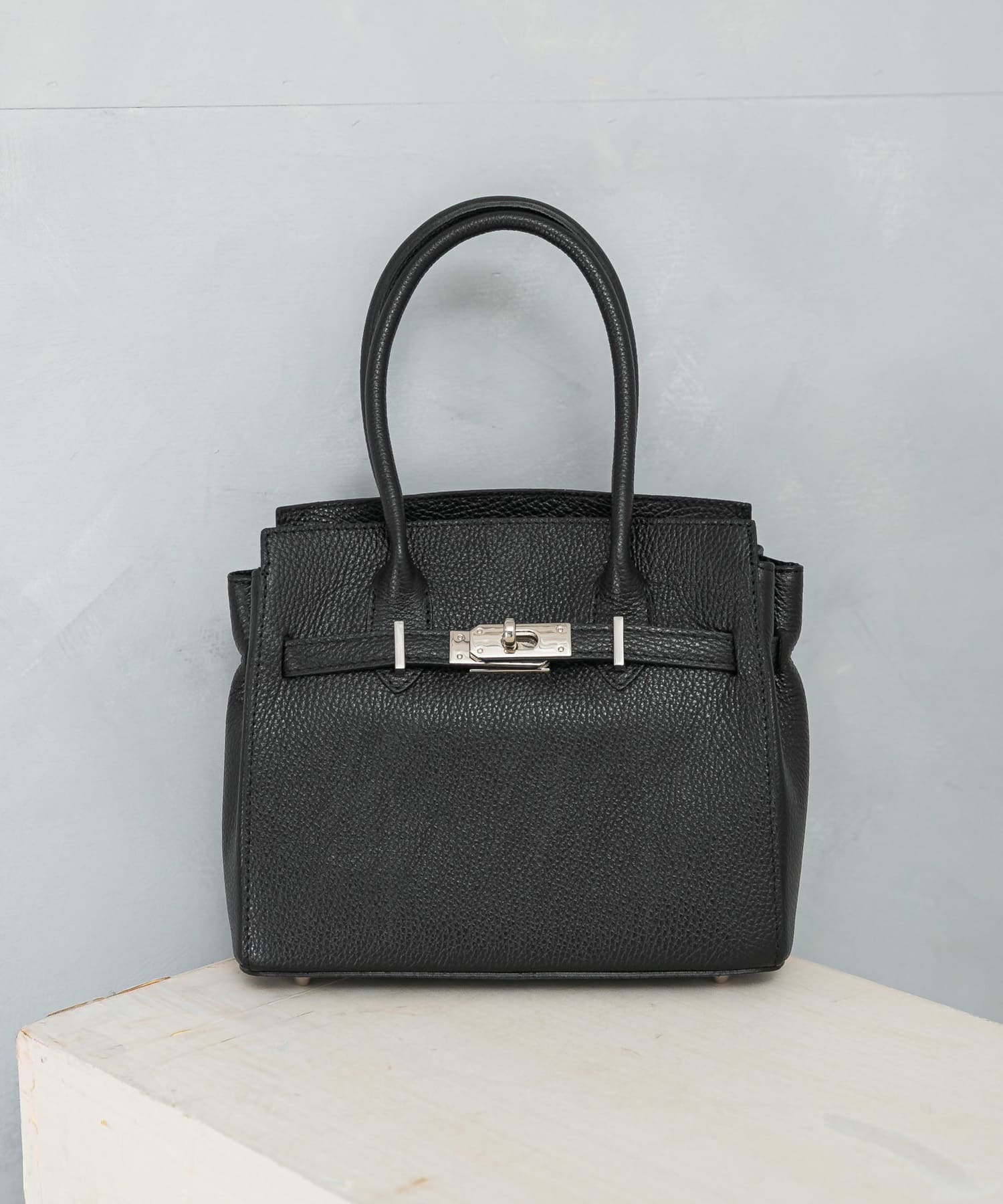 AULENTTI　ベルト付バッグ