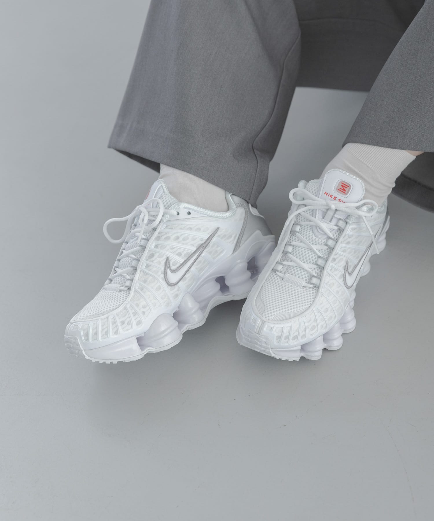 NIKE　ウィメンズショックスTL 100ホワイト 23