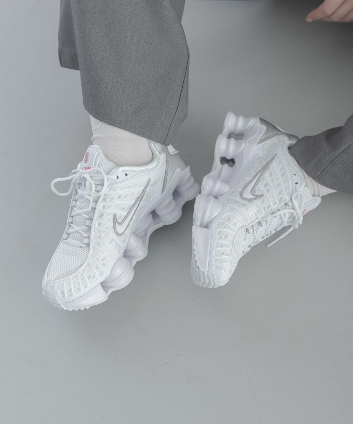 NIKE　ウィメンズショックスTL 100ホワイト 23