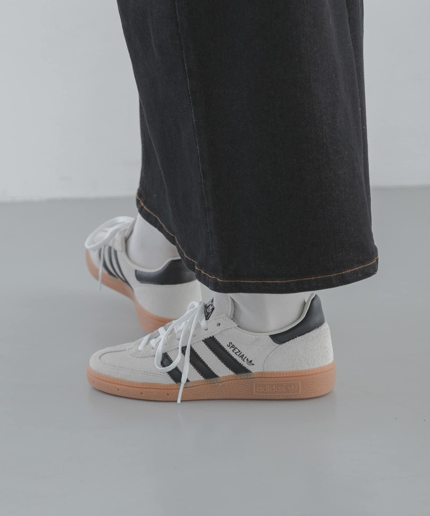 adidas　HANDBALL SPEZIAL W アルミナ 23