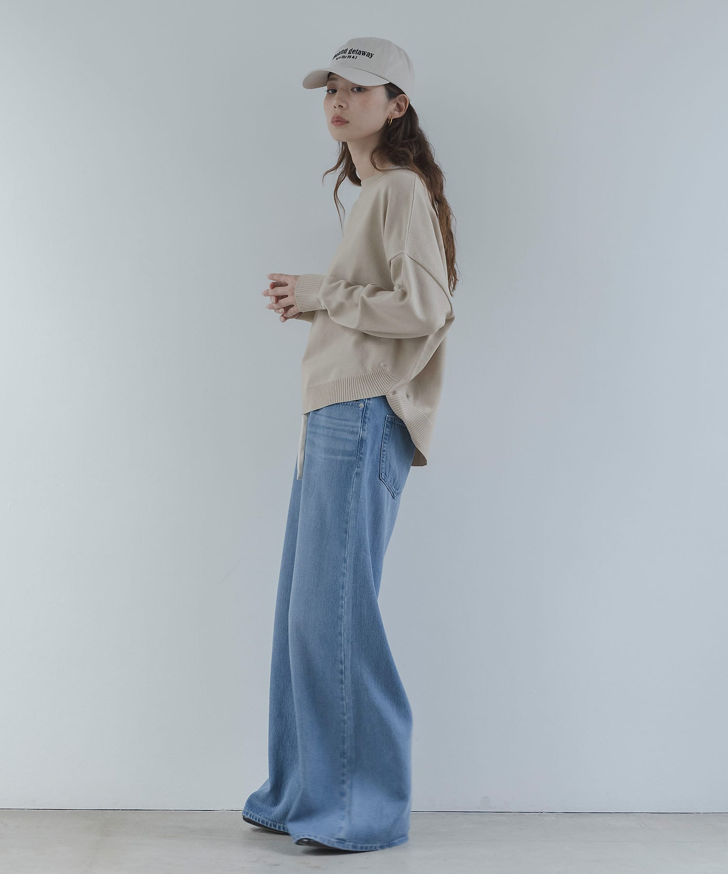 ライトベージュ