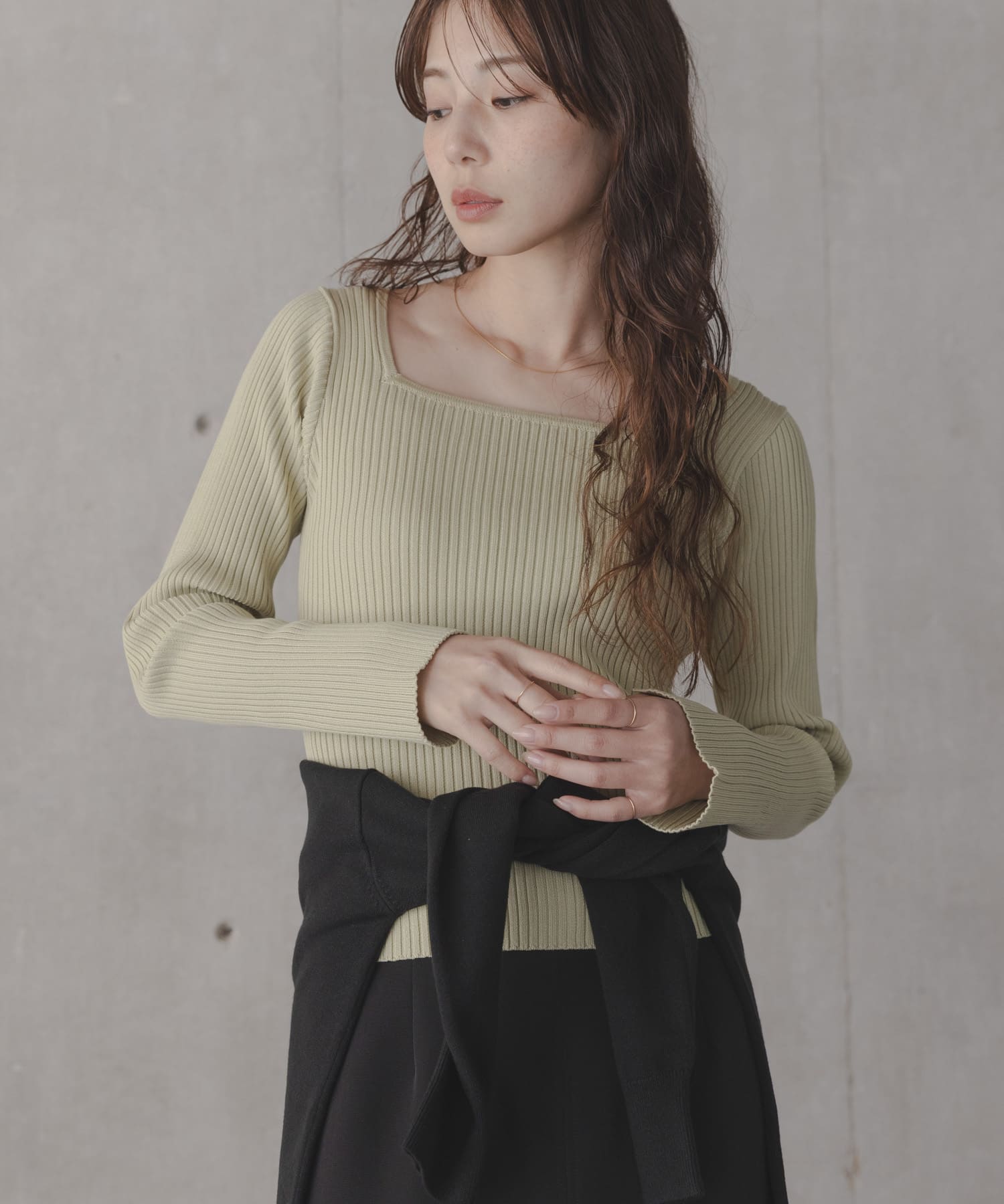 『WEB限定』シルク混スクエアネックニット