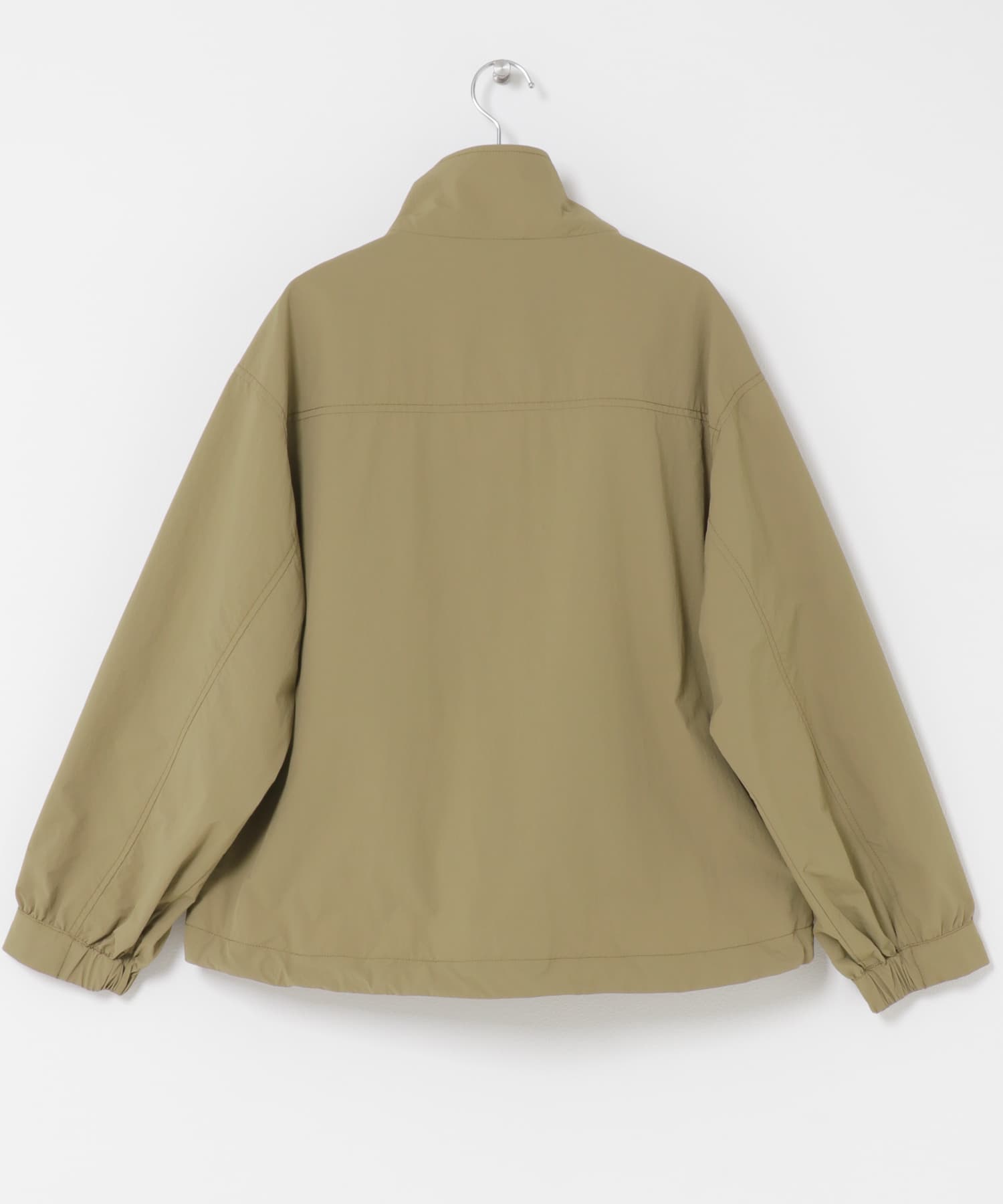 カーキベージュ