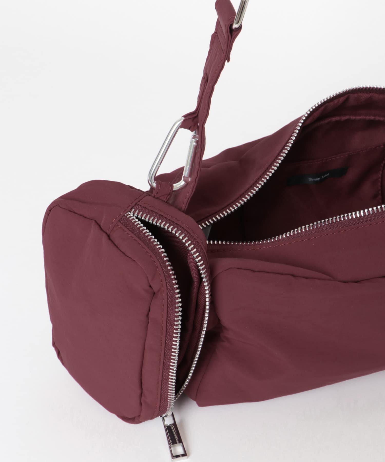 チェリーレッド