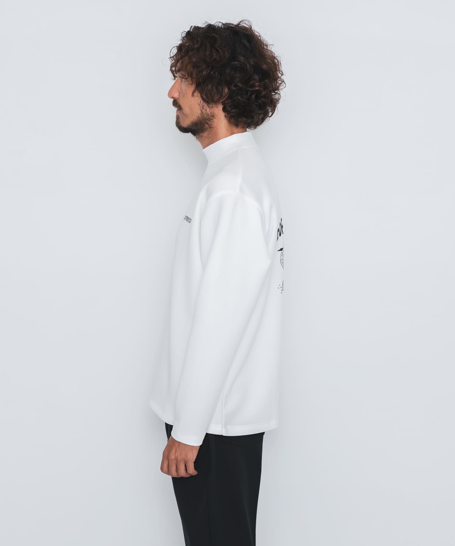 身長：181cm 体重：60kg サイズ：L